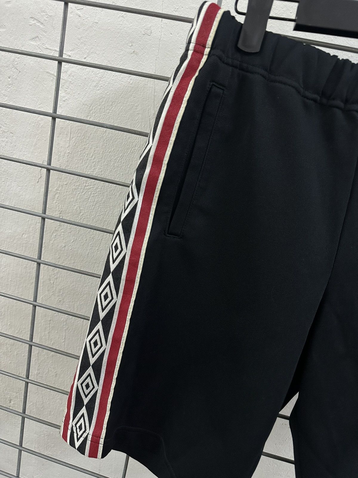 Umbro Rare And Beautiful Umbro Side Tape Shorts Size US 30 / EU 46 - 5 Thumbnail