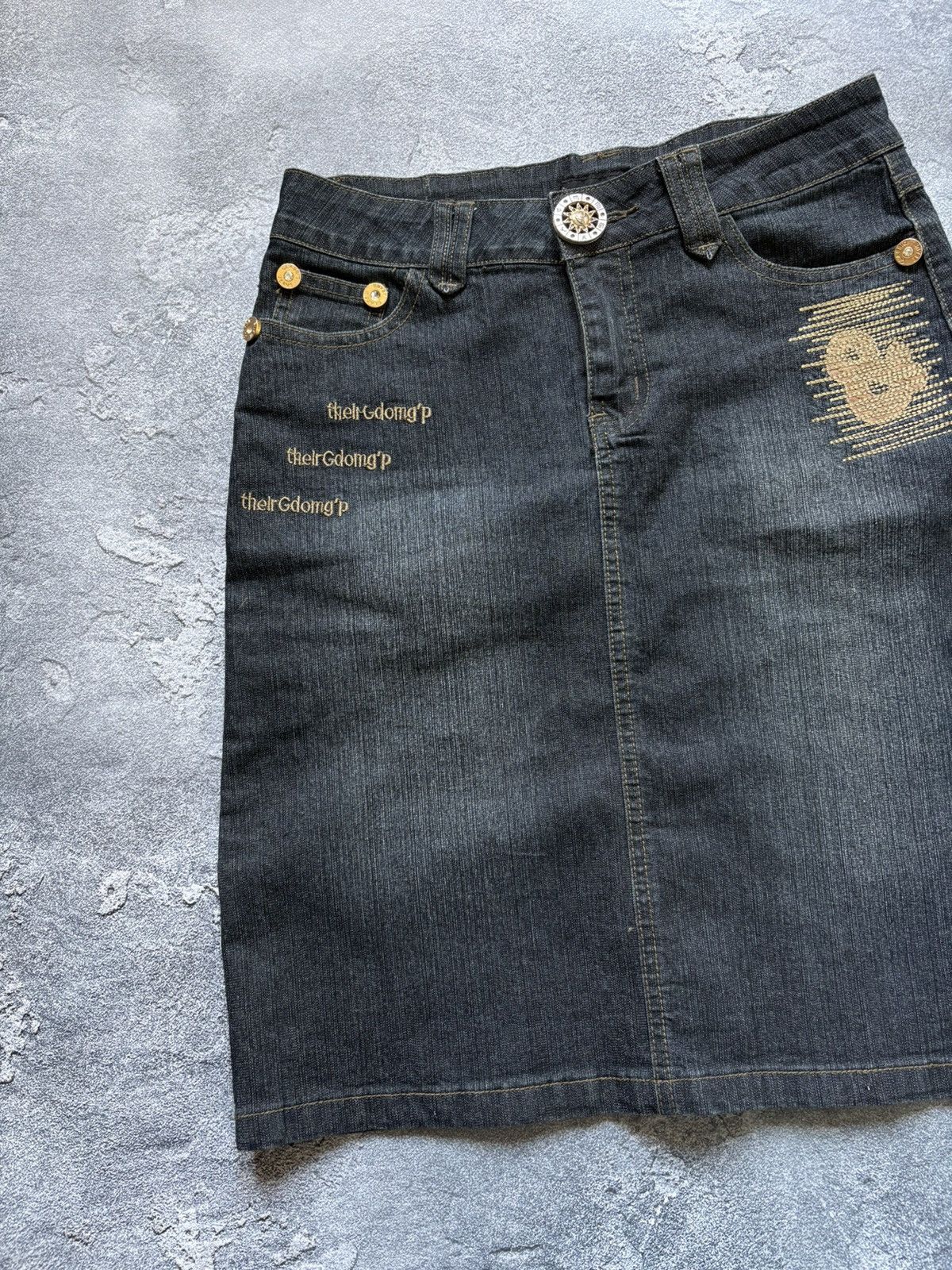 Dolce & Gabbana Dolce&Gabbana Y2K DG Logo Gothic Grunge Wash Denim Skirt Size 26" / US 2 / IT 38 - 3 Thumbnail