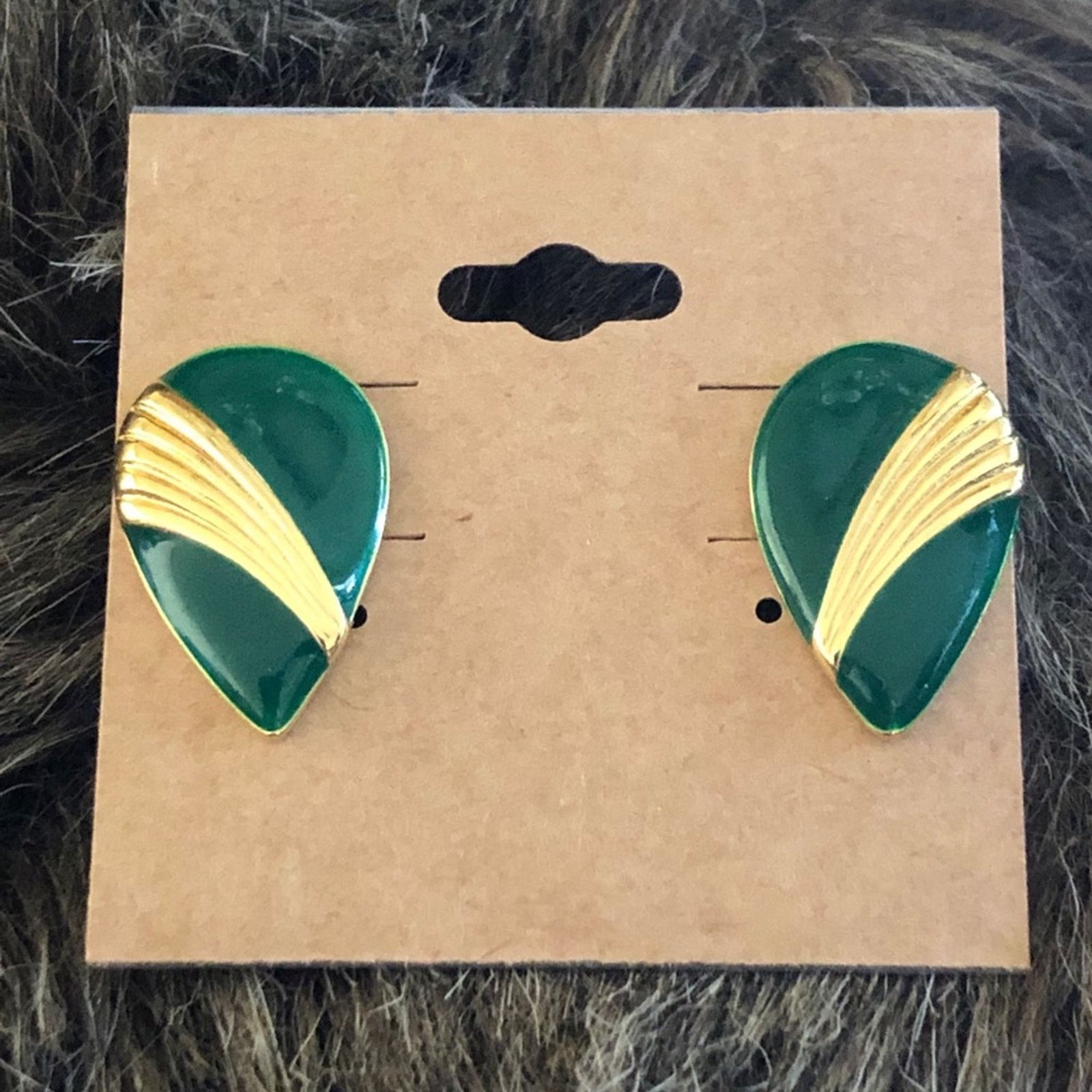 Jewelry Elegant vintage look green enamel gold fan earring Size ONE SIZE - 2 Thumbnail