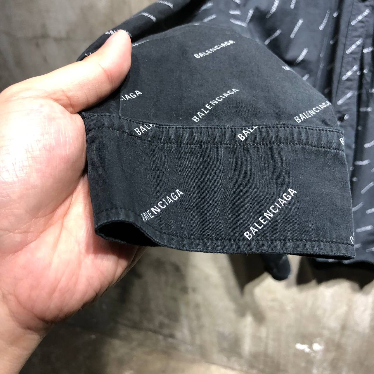 Balenciaga Balenciaga All over print logo button down L/S Size US XXL / EU 58 / 5 - 5 Thumbnail