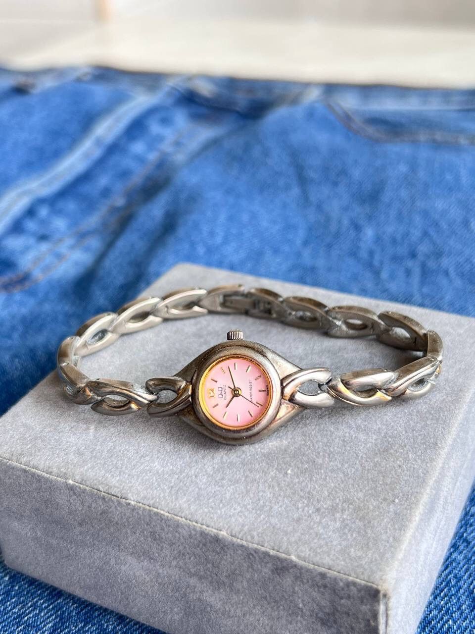 Japanese Brand Futuristic Minimalistic Q&Q Japanese Style Bracelet Watch Size ONE SIZE - 1 Thumbnail