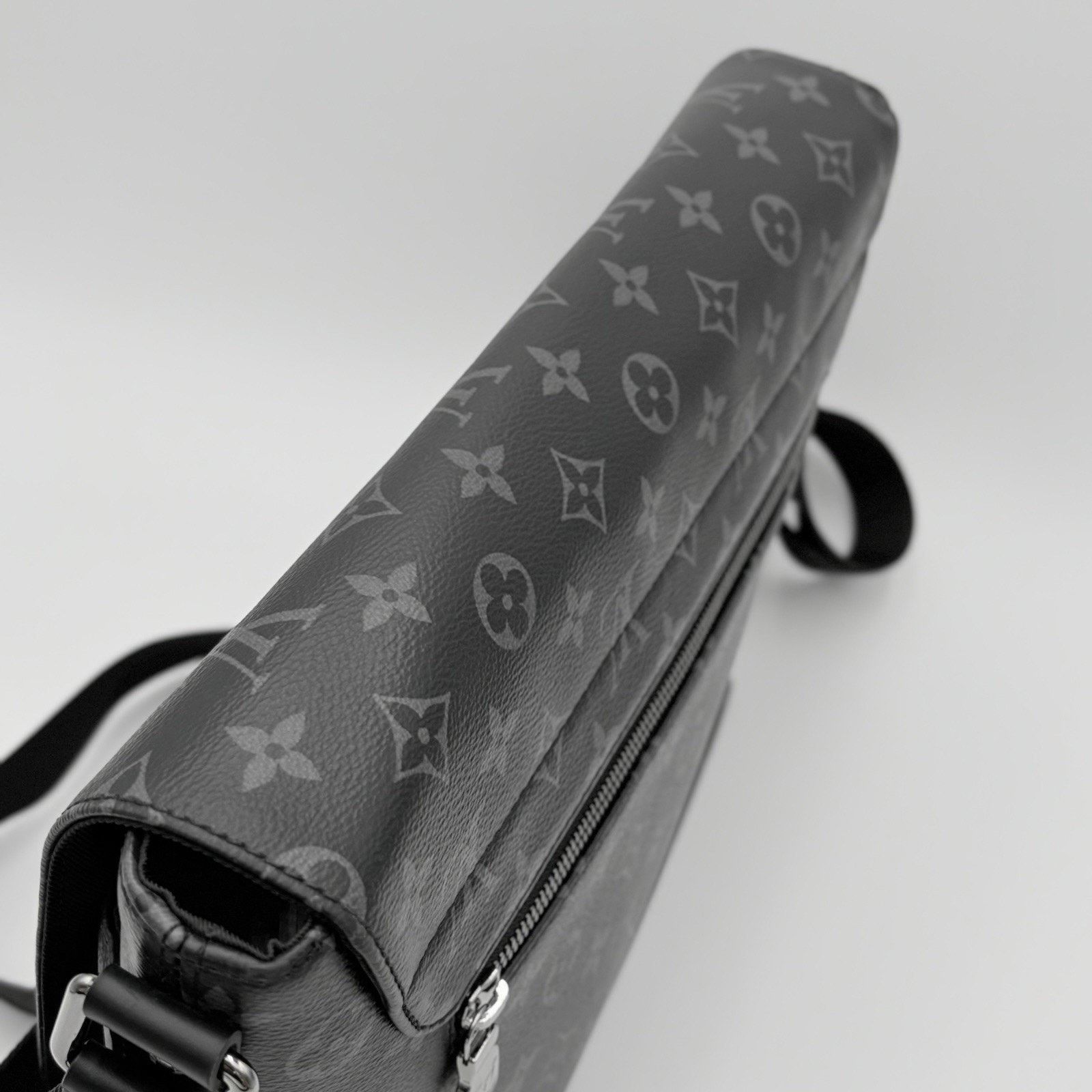 Louis Vuitton District Monogram Eclipse Messenger Bag | SUPER CLEAN! Size ONE SIZE - 5 Thumbnail
