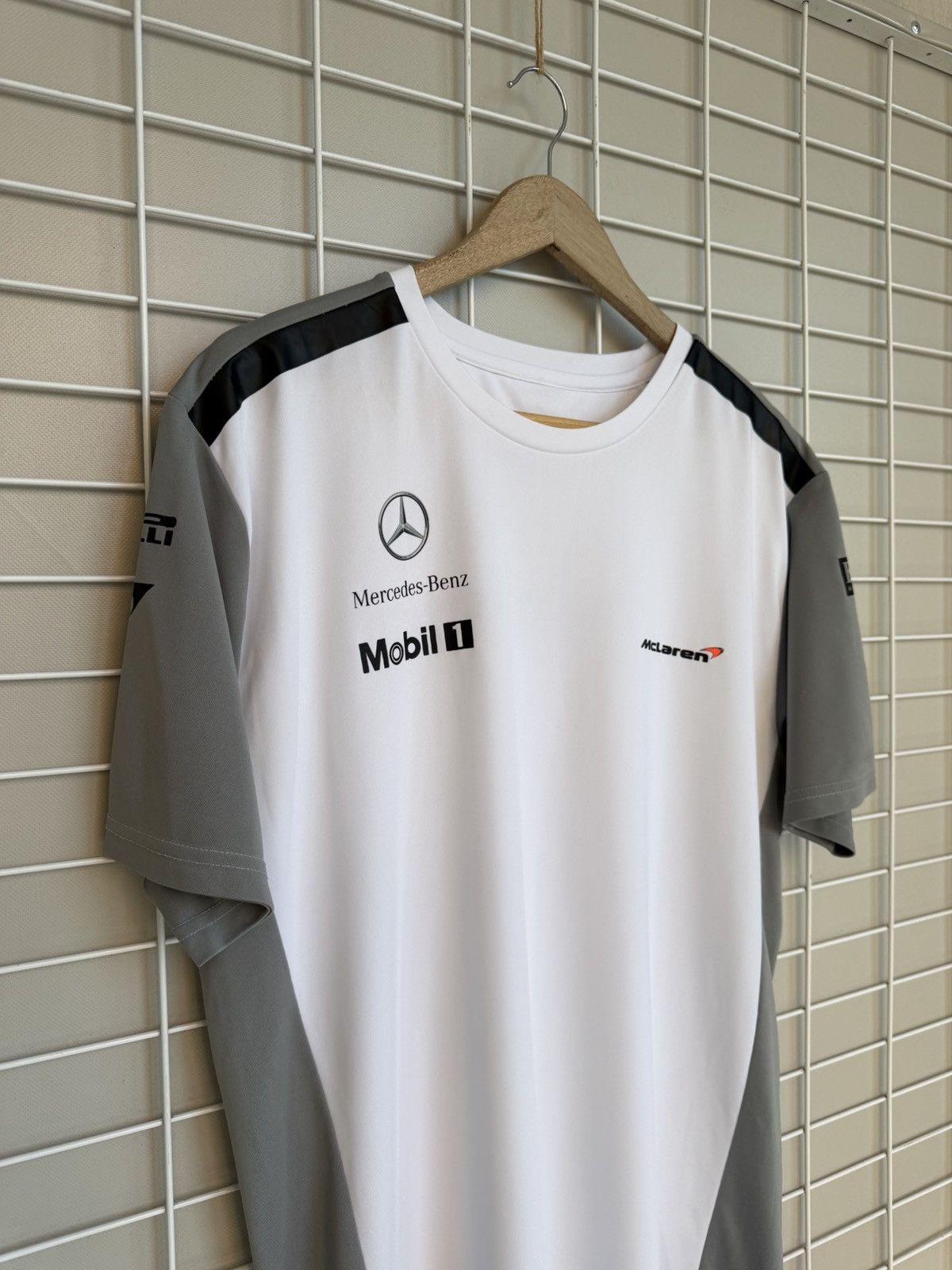 Hugo Boss McLaren Mercedes 2014 F-1 T-Shirt Mens Size XL/L Hugo Boss Size US XL / EU 56 / 4 - 3 Thumbnail