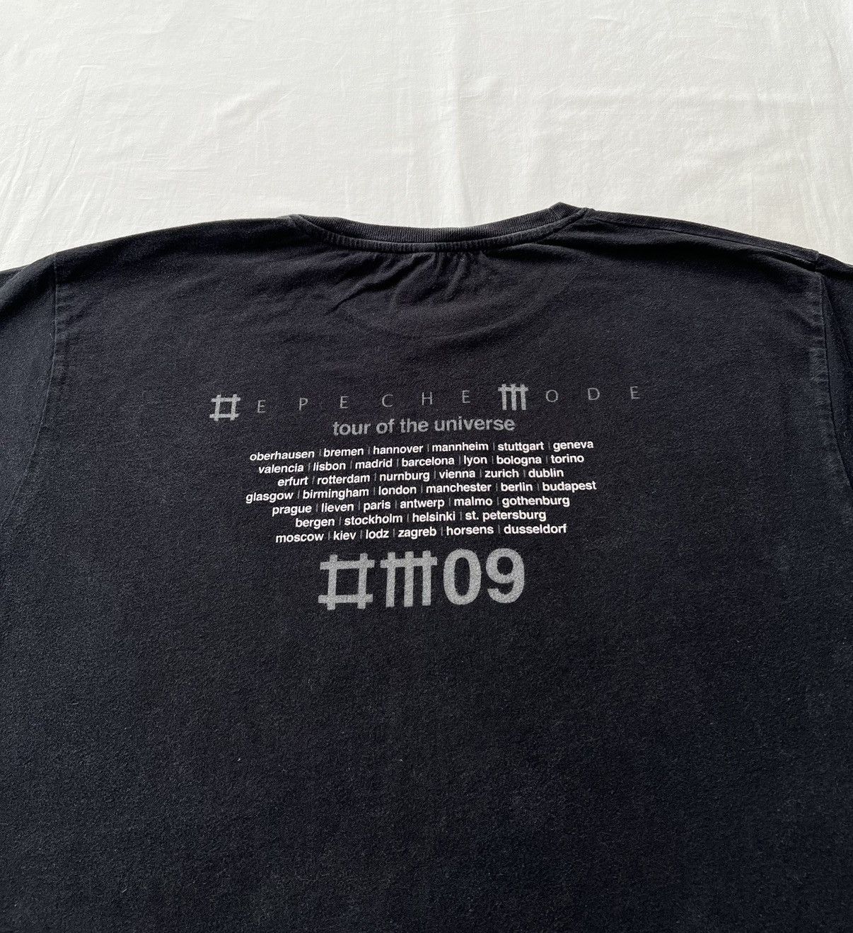 Band Tees Vintage 2009 Depeche Mode Tour of the Universe T-shirt Size US L / EU 52-54 / 3 - 15 Thumbnail