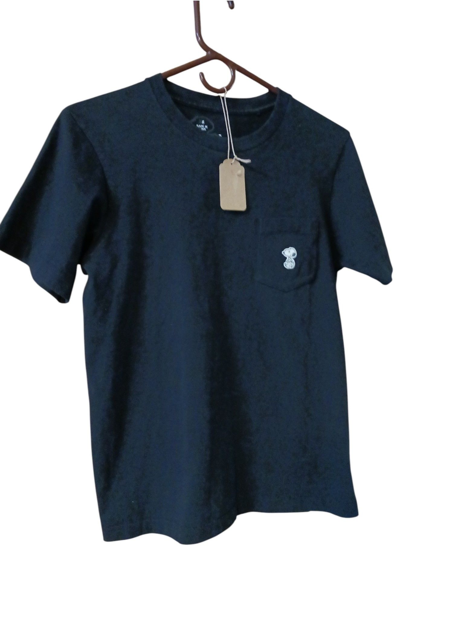Kaws × Peanuts KAWS x Peanuts "Joe Kaws" Embroidered Pocket Tee Black -XS Size US XS / EU 42 / 0 - 3 Thumbnail