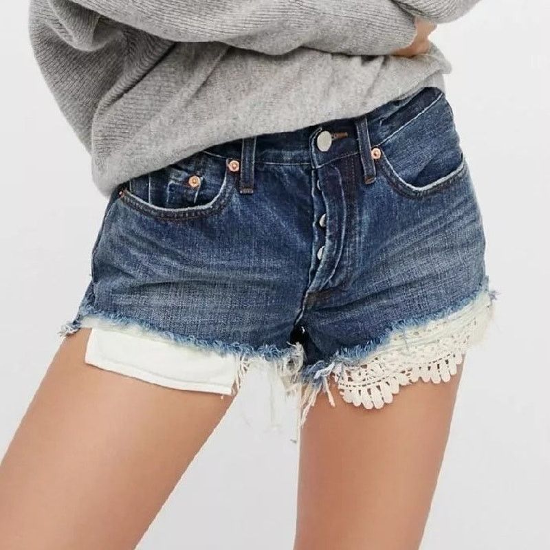 Free People New We The Free Daisy Chain Crochet Lace Denim Cutoff Shorts Size 24" / US 00 / IT 34 - 1 Thumbnail