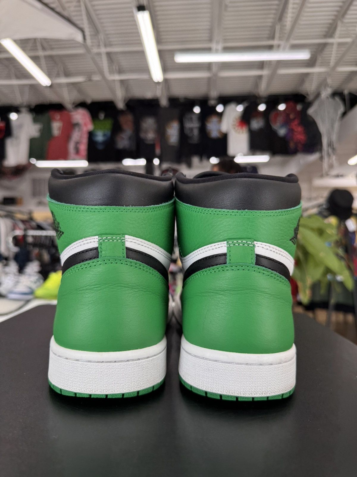 Jordan Brand Air Jordan 1 Lucky Green Size 11 (2023) Size US 11 / EU 44 - 5 Thumbnail