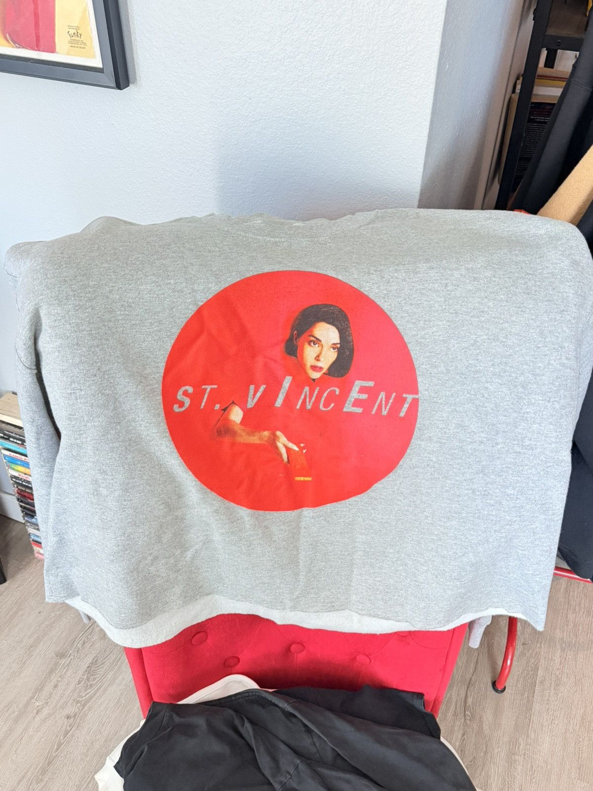 Vintage St. Vincent cropped Masseduction tour crewneck Size US XL / EU 56 / 4 - 2 Thumbnail
