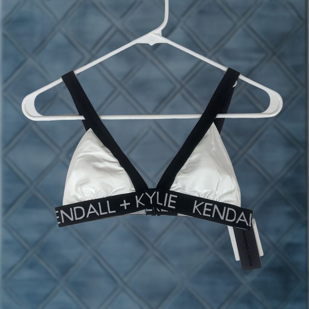 Vintage Kendall & Kylie Sports Bra Womens S White KKSA-10227T NWT Casual Activewear Underwire Wireless Nylon Polyester Spandex Shirt (Bras) Size ONE SIZE - 1 Thumbnail
