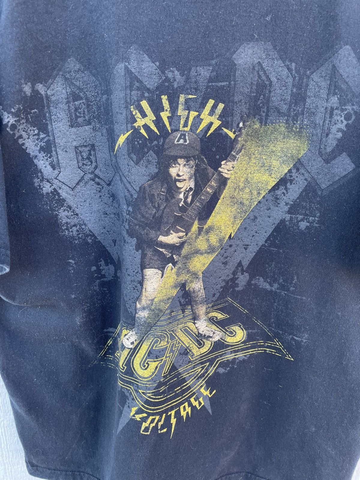 AC/DC Vintage 2000s AC/DC Band High Voltage Black Xl T-shirt Size US XL / EU 56 / 4 - 2 Thumbnail