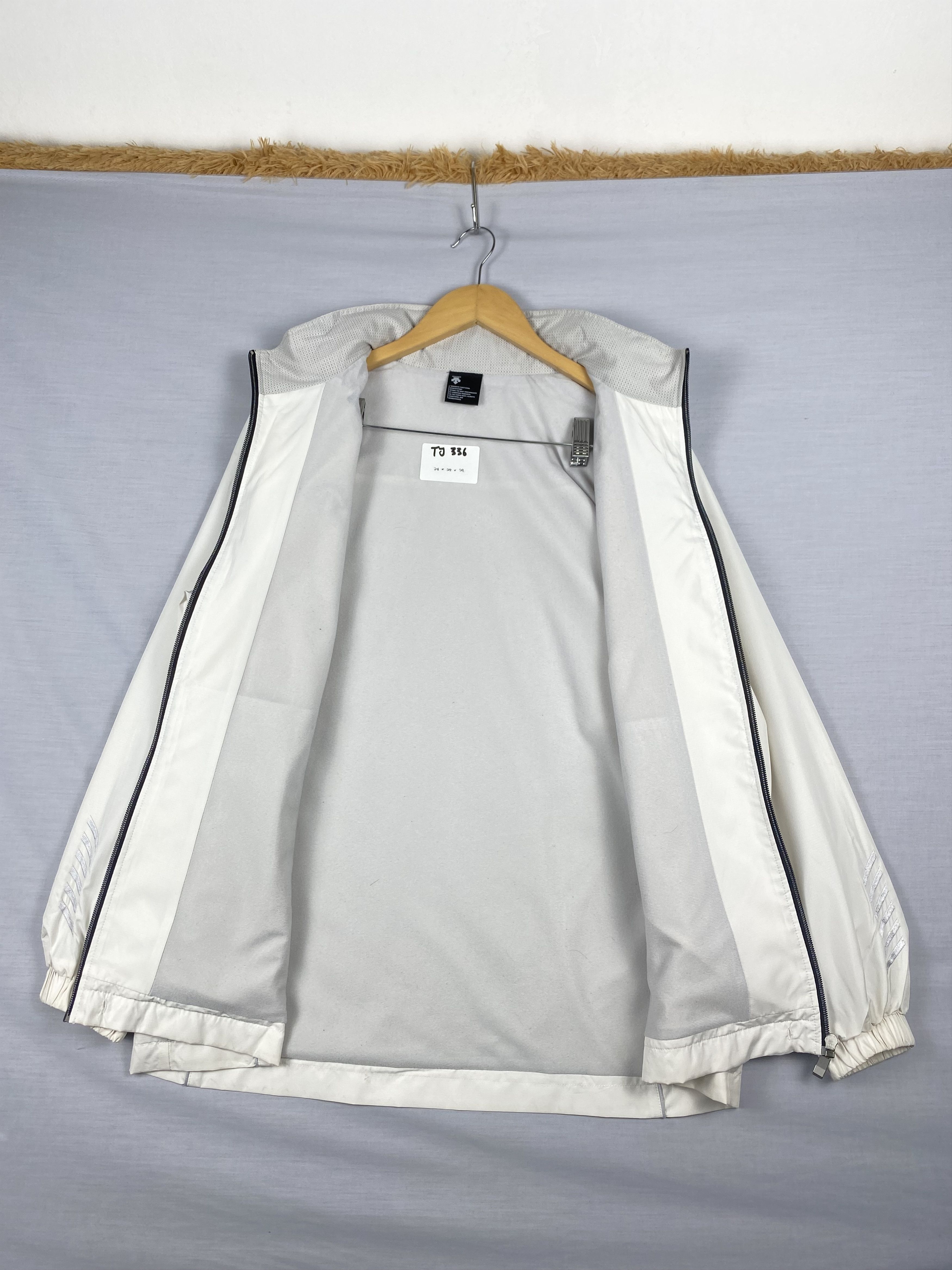 Descente Vintage Descente Zip Up Light Jacket Size US L / EU 52-54 / 3 - 7 Thumbnail