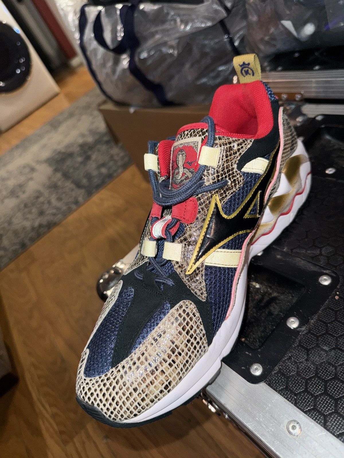 Mizuno Mizuno Wave Rider 1 24 Kilates King Kobra Collectible rare Size US 11.5 / EU 44-45 - 7 Thumbnail