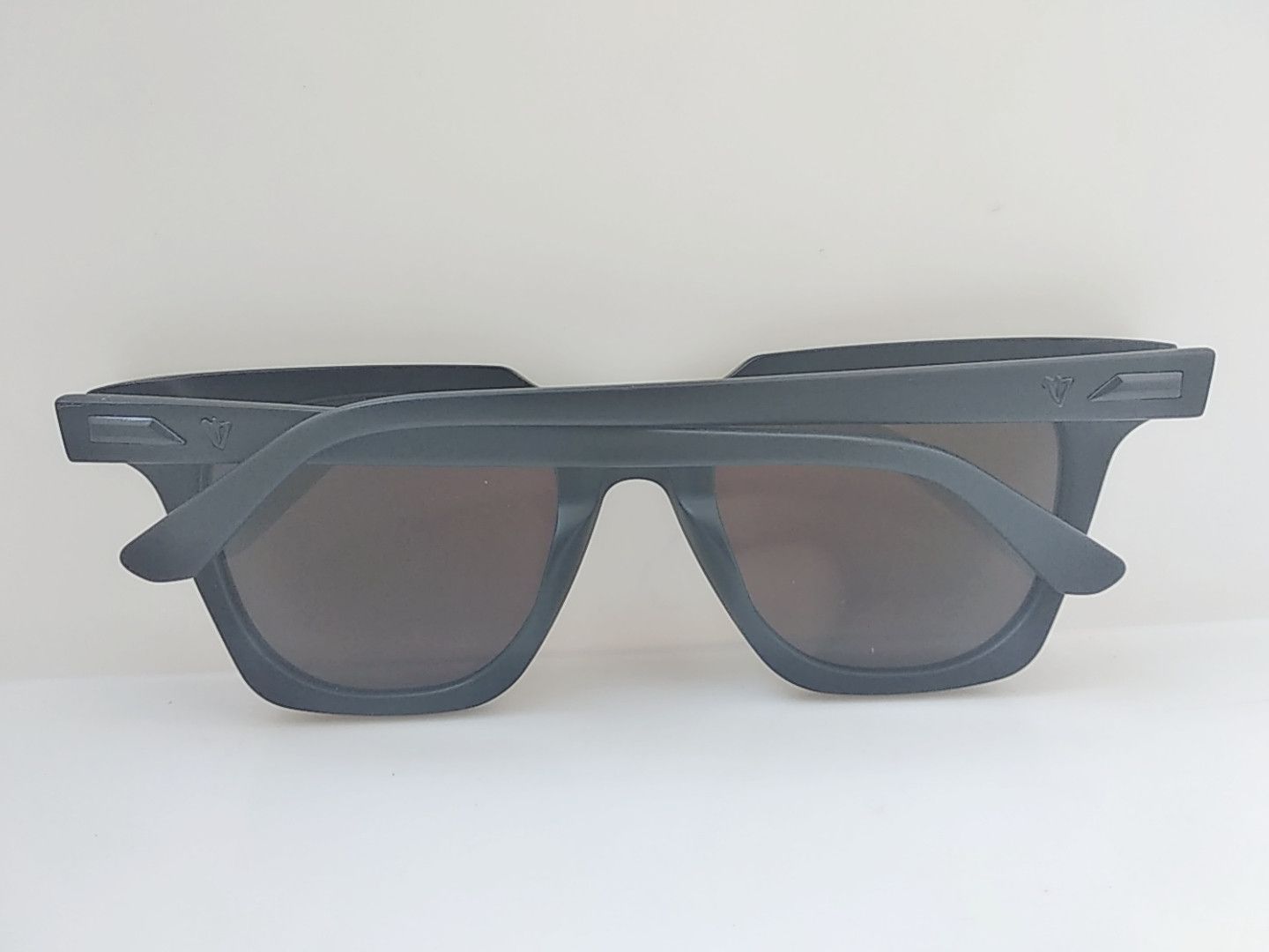 Valley Eyewear Handmade Valley Leeches Black Acetate Sunglasses Size ONE SIZE - 7 Thumbnail