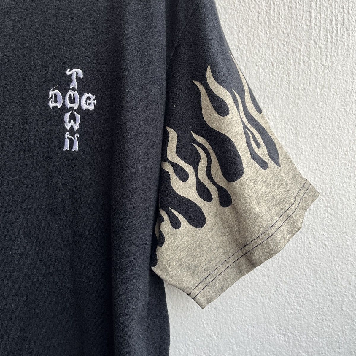 Dogtown VINTAGE DOGTOWN BLACK DRAGON FIRE FLAMES TSHIRT Size US L / EU 52-54 / 3 - 8 Thumbnail