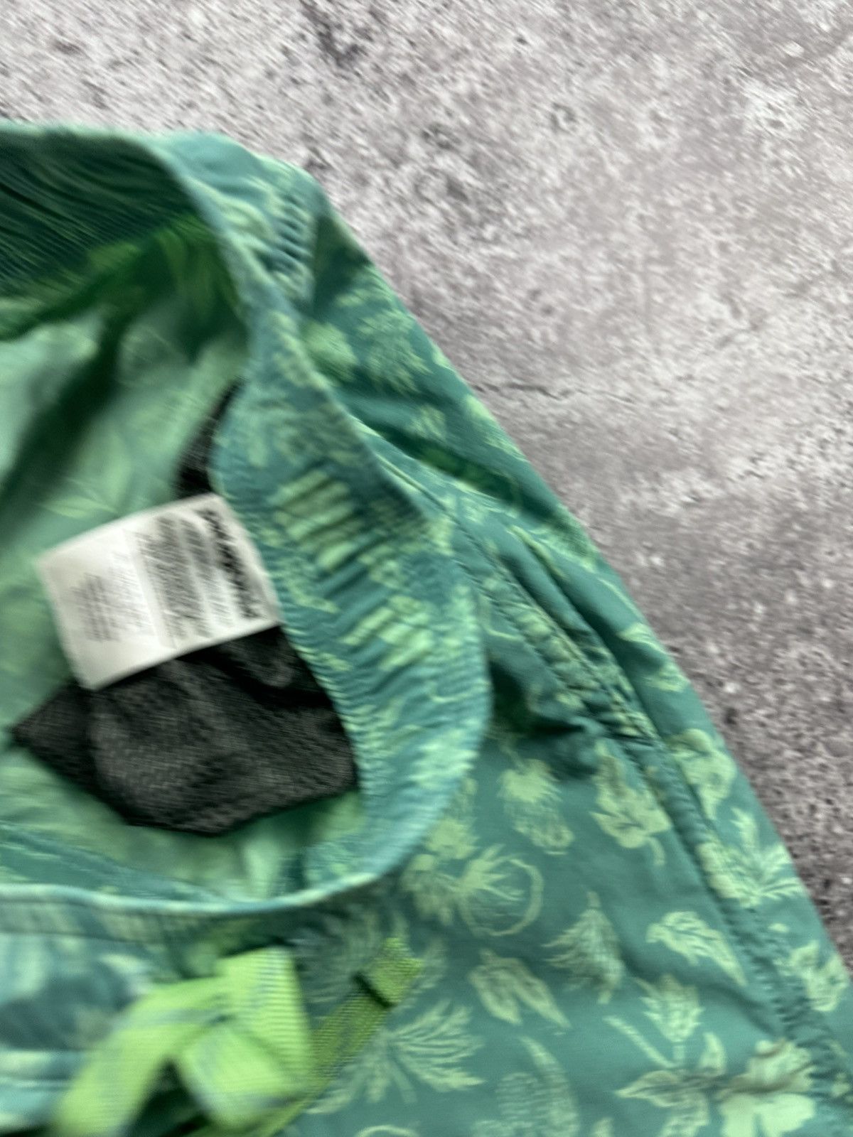 Patagonia × Vintage Patagonia pattern baggies swim flower rare surf Y2K Size US 32 / EU 48 - 5 Thumbnail
