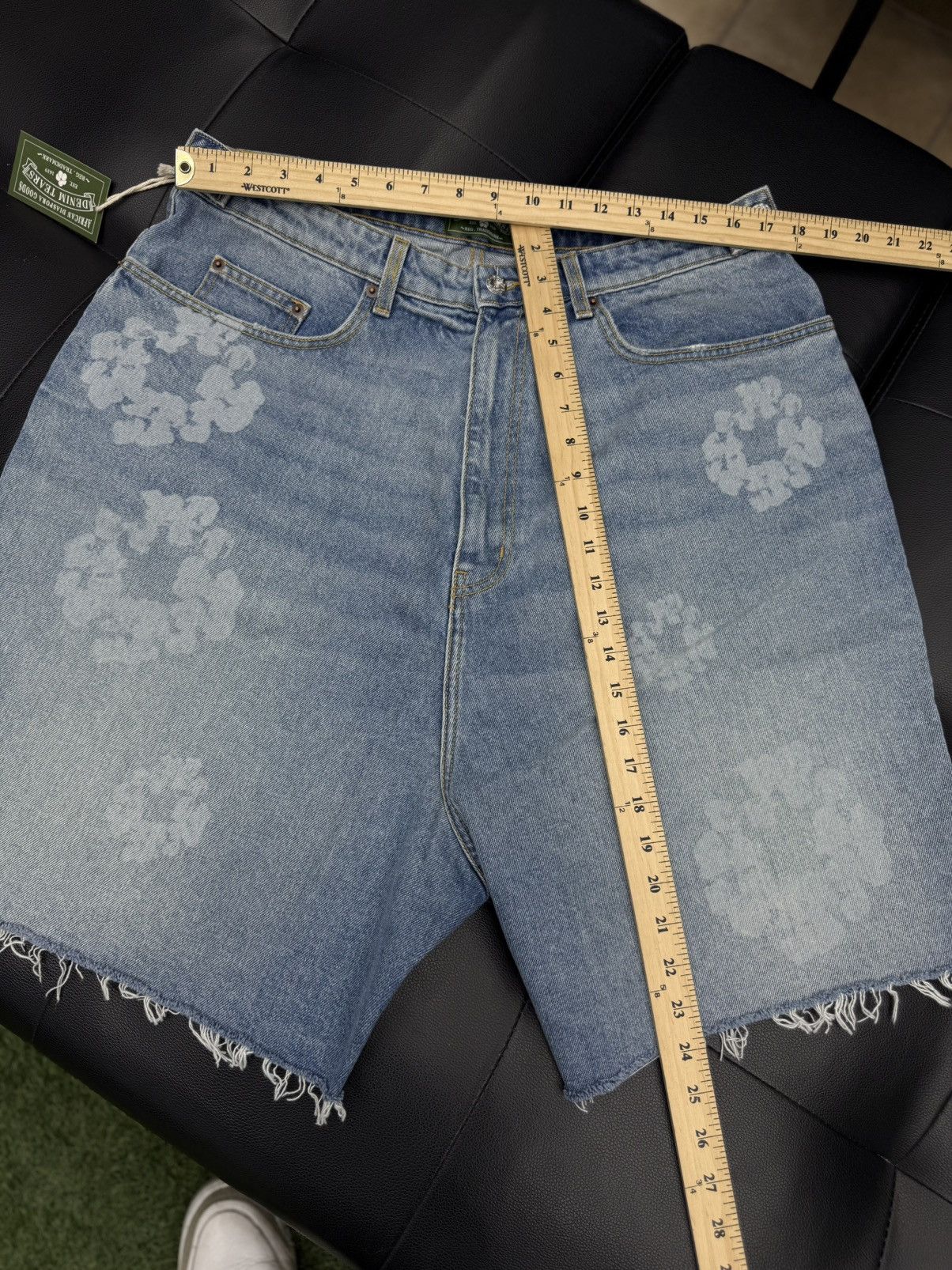 DENIM TEARS Denim Tears Cotton Wreath 2025 Shorts Size XL Blue (NEW) Size US 34 / EU 50 - 7 Thumbnail