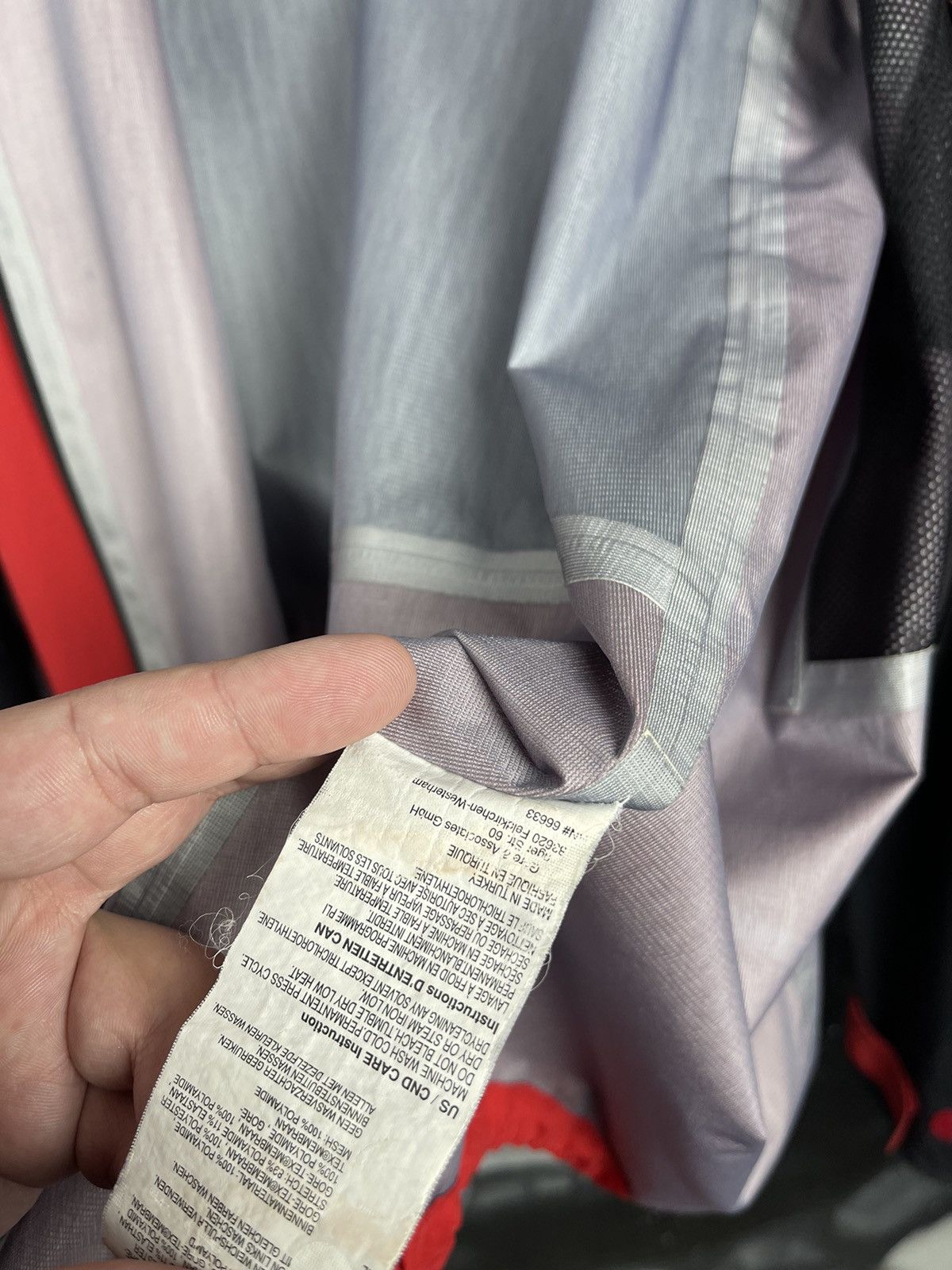 Goretex Gore Bike Wear Gore-Tex Full Zip Red/Black Active Cycling Jacket Men’s Size L Size US L / EU 52-54 / 3 - 17 Thumbnail