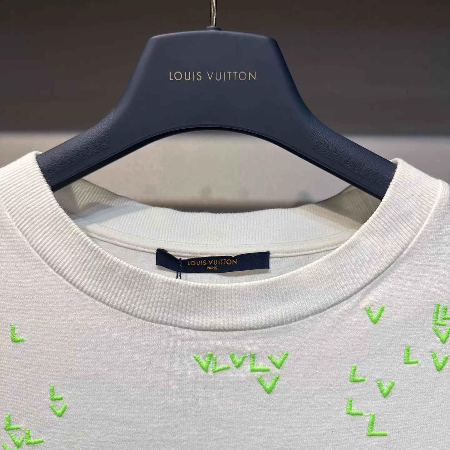Louis Vuitton LV White Starry Embroidered SS Tee M NEW Size US M / EU 48-50 / 2 - 2 Thumbnail