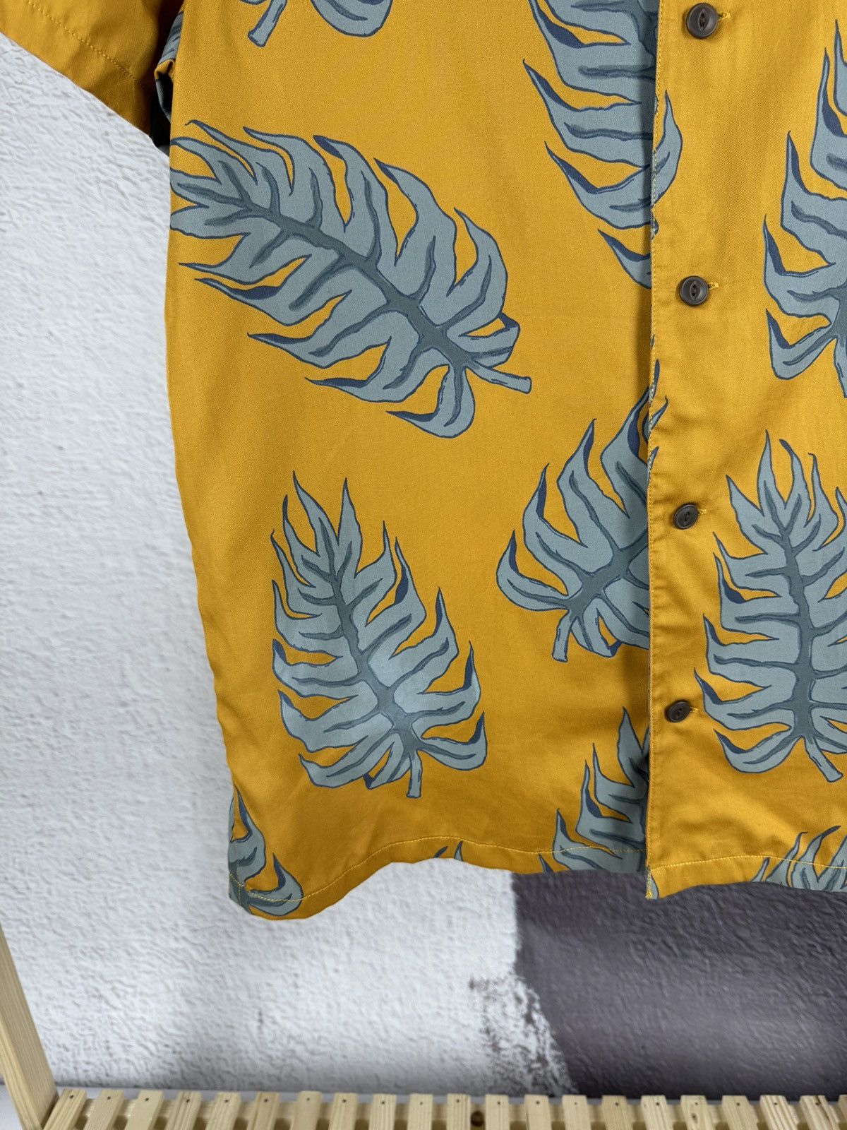 Nudie Jeans NUDIE JEANS CO. Mens ARVID LEAF Floral LOOP COLLAR Shirt Size US L / EU 52-54 / 3 - 4 Thumbnail
