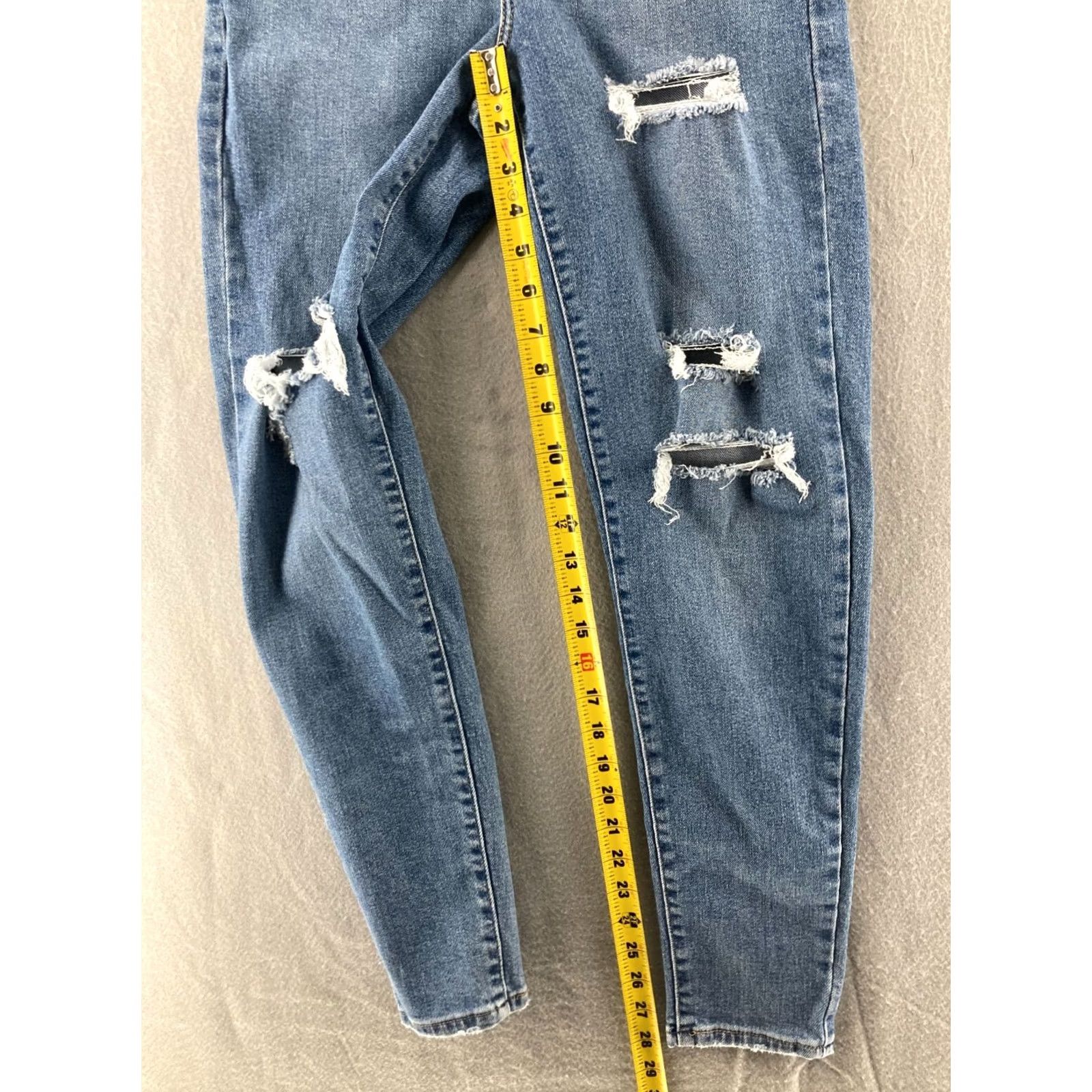 Levi's VINTAGE Levis Jeans Womens 24 Blue Denim Mom Jean Zip Fly High Waisted Distressed Size 42" / US 20 - 5 Thumbnail