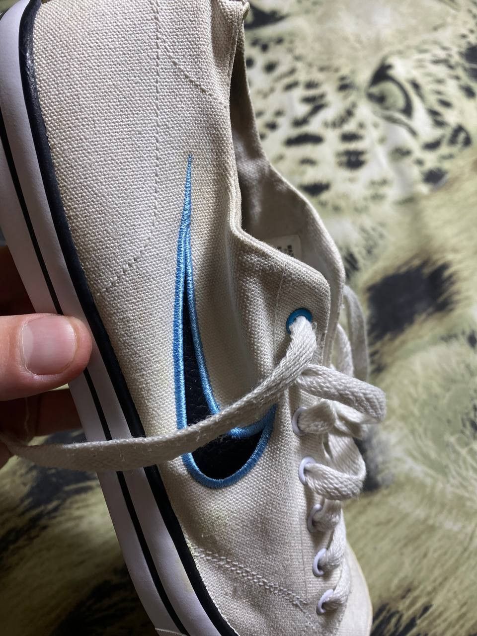 Nike Nike 9 US Men Sneakers Athletic Shoes White / Blue Capri Size US 9 / EU 42 - 19 Thumbnail