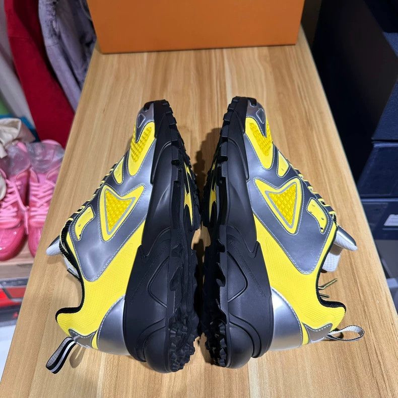 Louis Vuitton Louis Vuitton Louis Vuitton Runner Tactic Yellow Size 42.5 Size US 9.5 / EU 42-43 - 5 Thumbnail