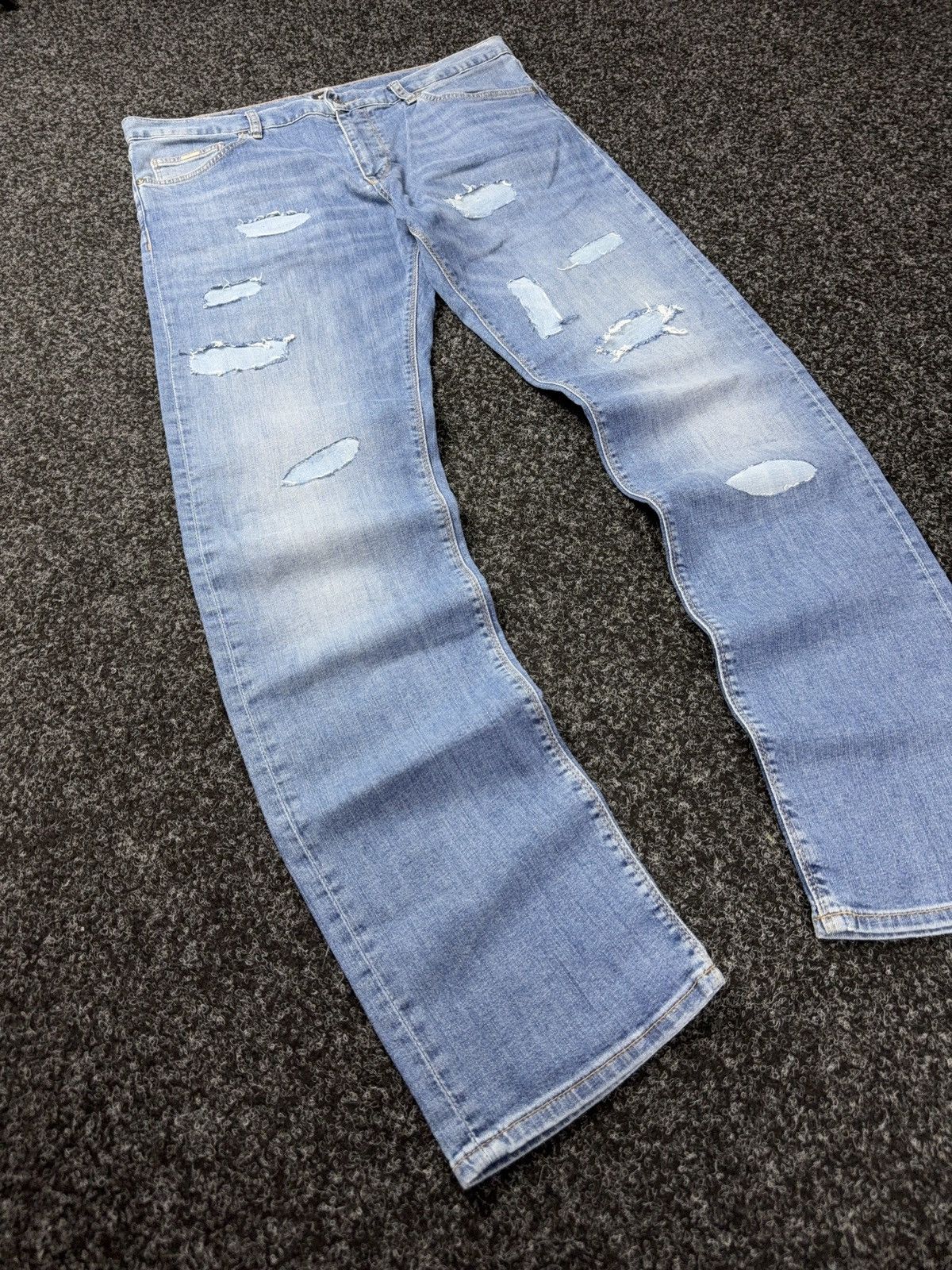 Hugo Boss Luxury Hugo Boss Distressed Punk Rock Light Wash Y2K Jeans Size US 36 / EU 52 - 2 Thumbnail