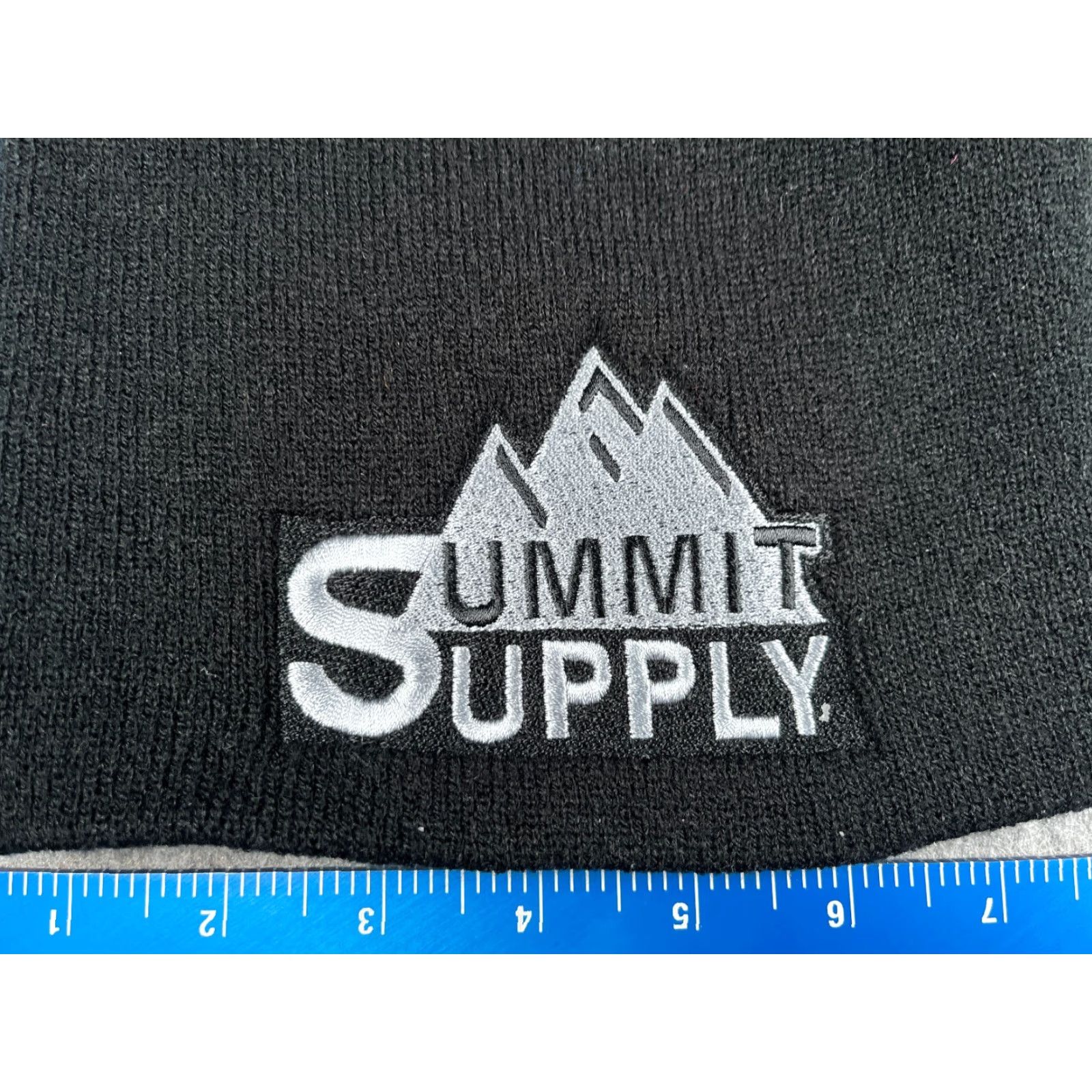 Vintage VINTAGE Summit Supply Beanie Toque Adult One Size Black Knit 100% Acrylic Embroidered Hat/Cap Beanie Unisex Adults Black Knit 100% Acrylic Embroidered Size ONE SIZE - 2 Thumbnail