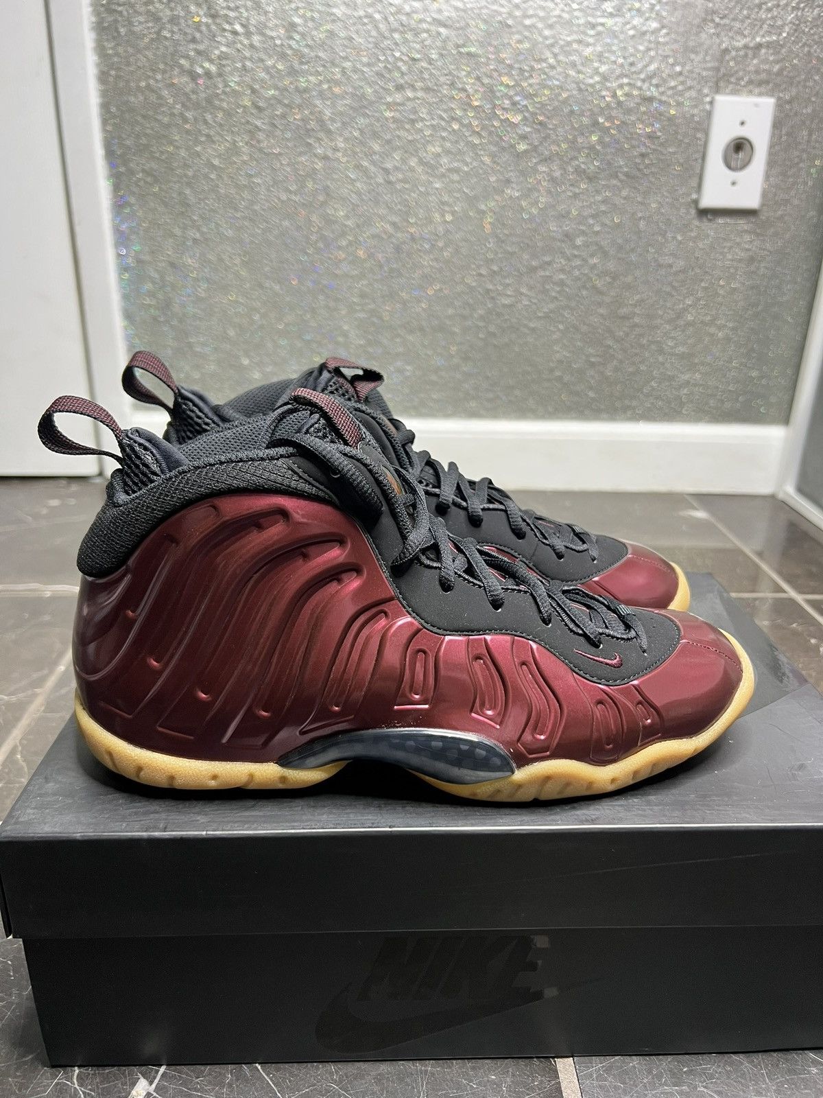Nike Nike Foamposite One Maroon & Gum (2016) DS GS 7Y! Size US 7 / EU 40 - 2 Thumbnail