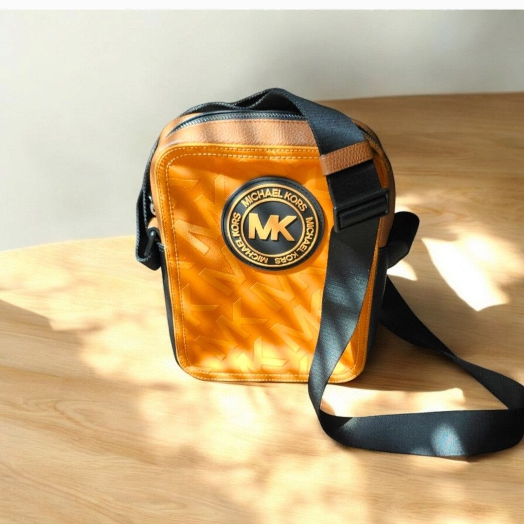 Michael Kors Michael Kors Crossbody/Messenger/Travel/Flight Bag Size ONE SIZE - 3 Thumbnail
