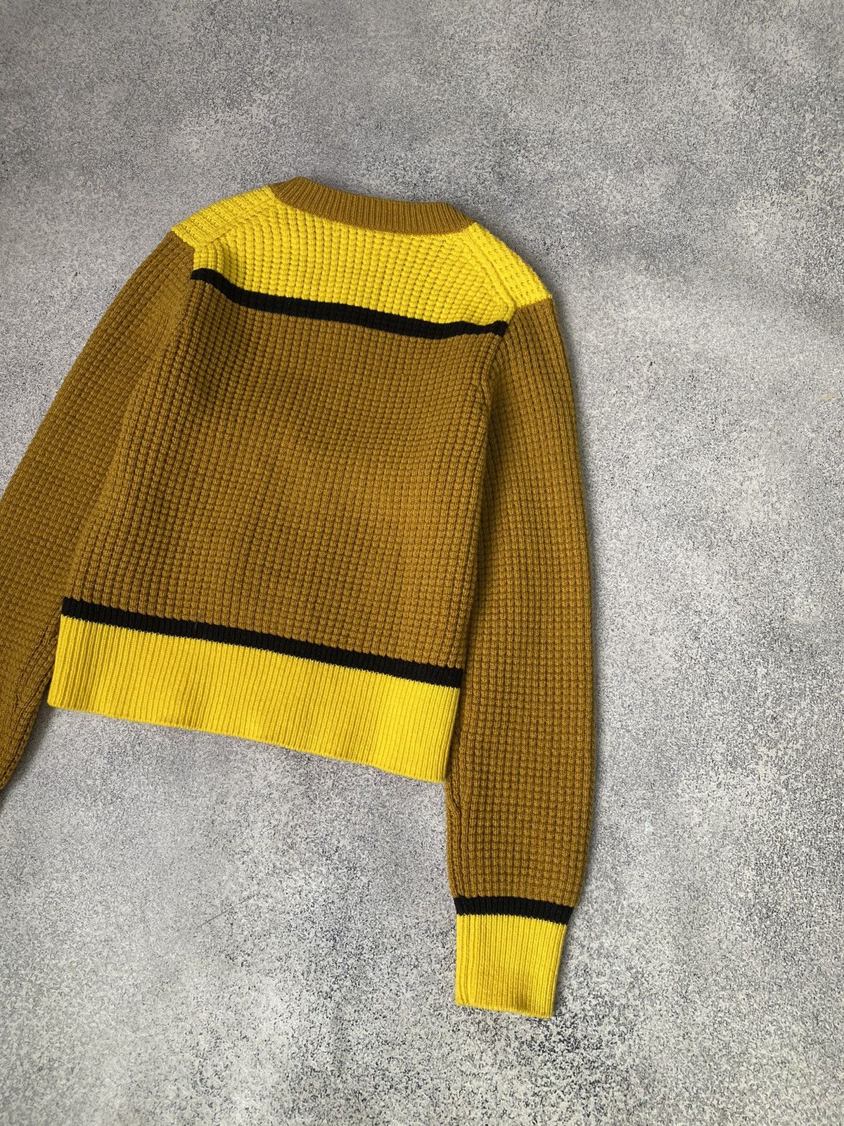 Marni × Uniqlo × Vintage FW22 Knitted Marni x Uniqlo Vneck Cropped Women’s Sweater Size XL / US 12-14 / IT 48-50 - 15 Thumbnail