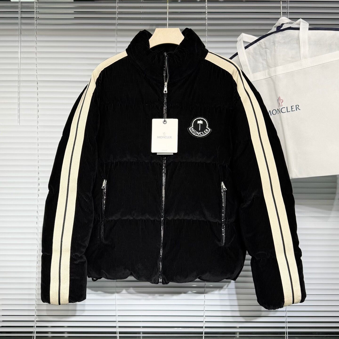 Moncler moncler collaboration corduroy down jacket Size US L / EU 52-54 / 3 - 1 Thumbnail