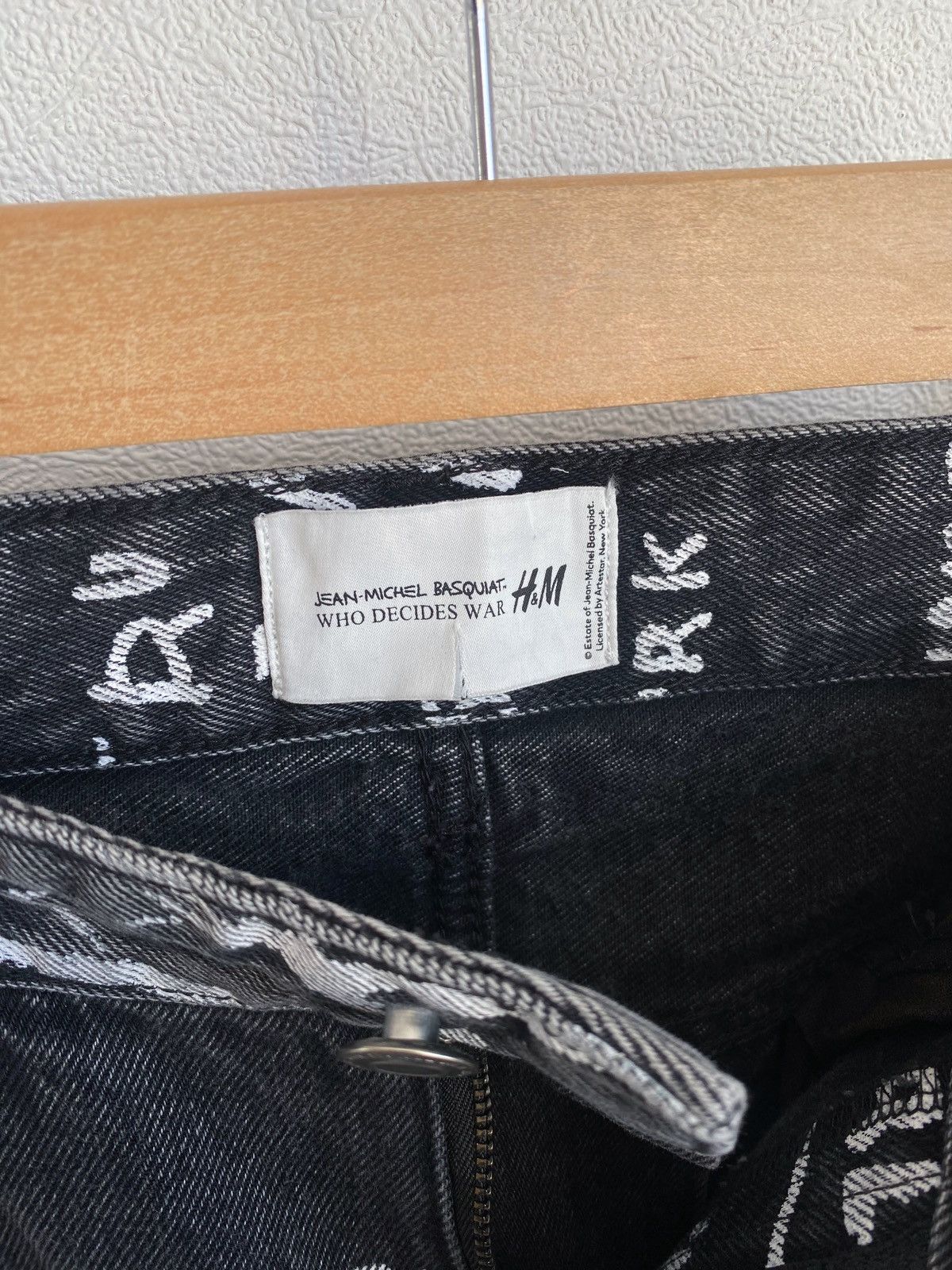 H&M × Jean-Michel Basquiat × Who Decides War Who Decides War Baggy denim jeans H&M x Basquiat x Ev&Tela Size US 34 / EU 50 - 14 Thumbnail