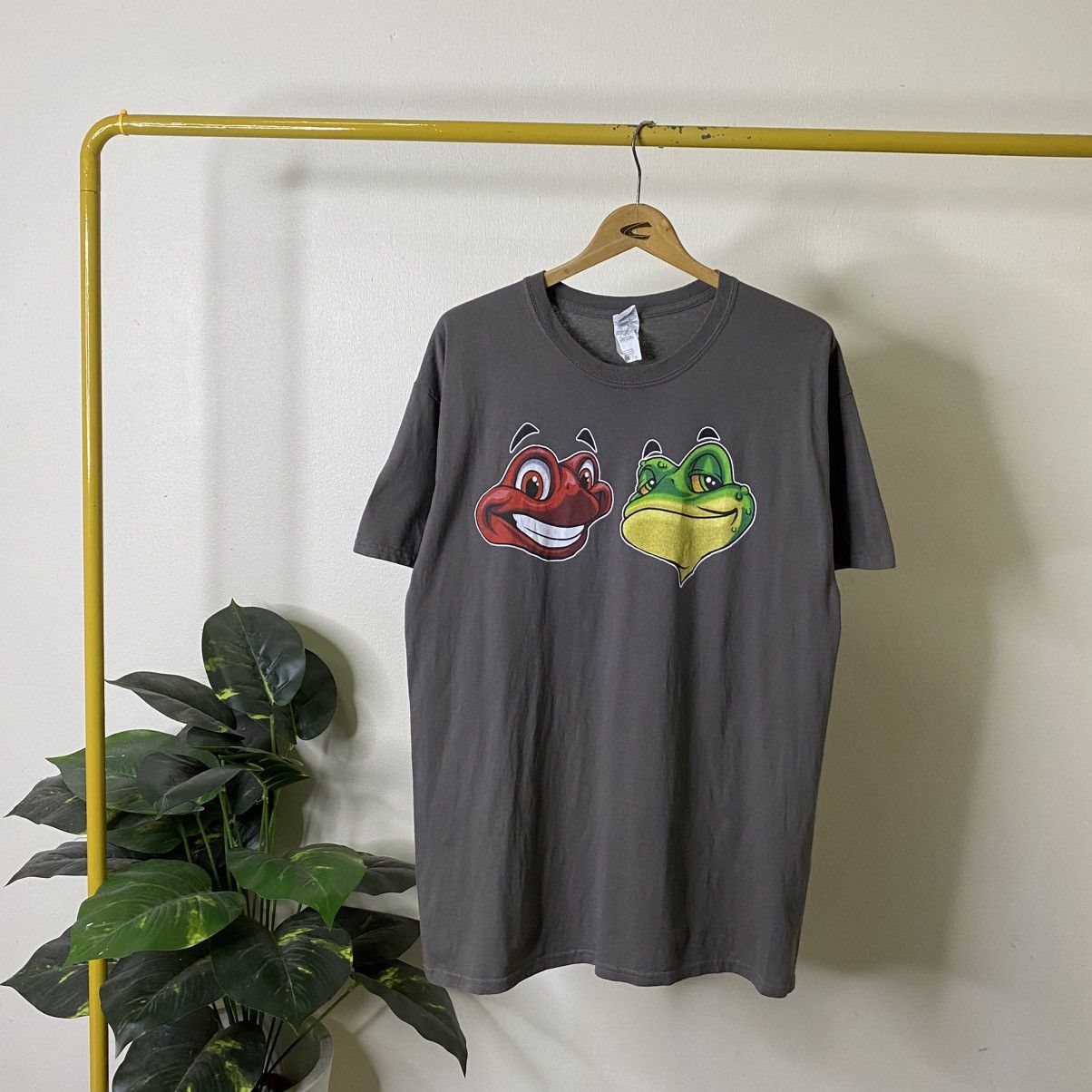 Vintage Y2K Redfrog & McToad's Grub-n-Pub Promo T Shirt Size US L / EU 52-54 / 3 - 7 Thumbnail