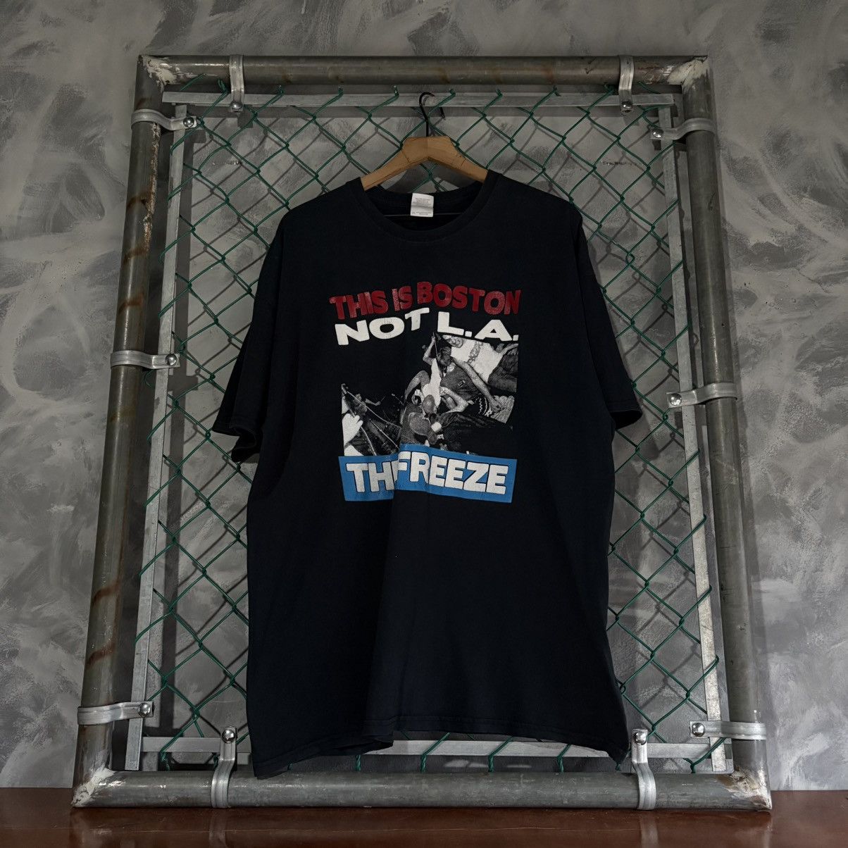 Gildan RARE Vintage This Is Boston Not L.A. THE FREEZE Tour T-Shirt Size US XXL / EU 58 / 5 - 1 Thumbnail
