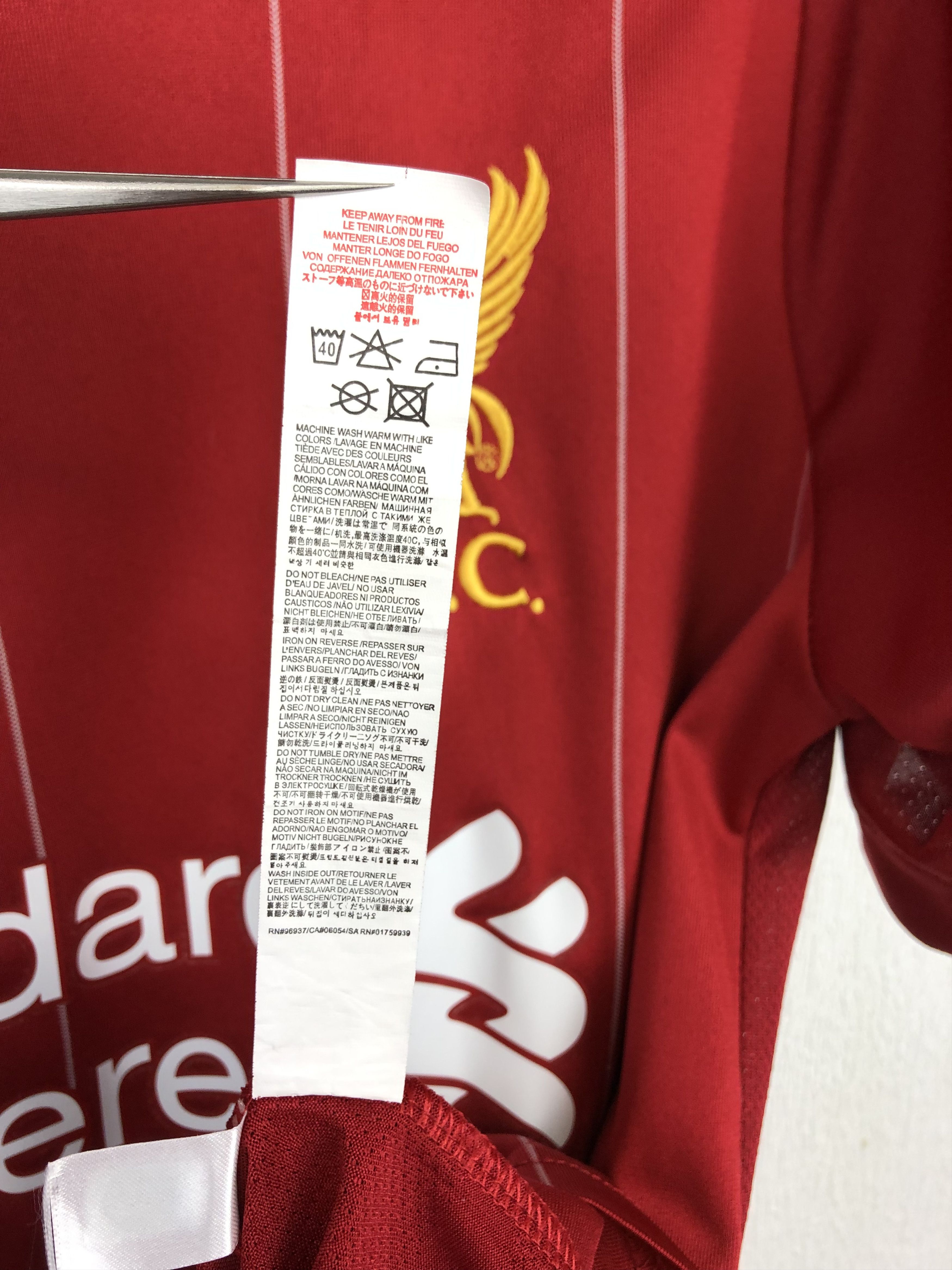 Other Liverpool Home football shirt 2019 Soccer #11 Salah Jersey Size US S / EU 44-46 / 1 - 9 Thumbnail