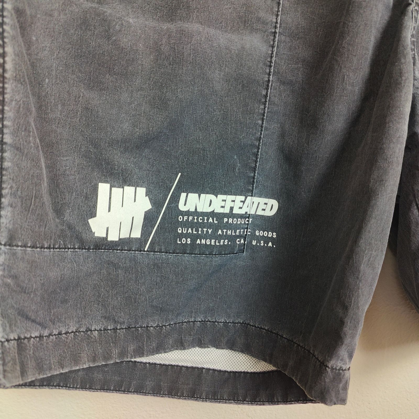 Undefeated Undefeated Shorts XXL Gray Mesh Lined Pockets Pull On Gym Size US 38 / EU 54 - 2 Thumbnail