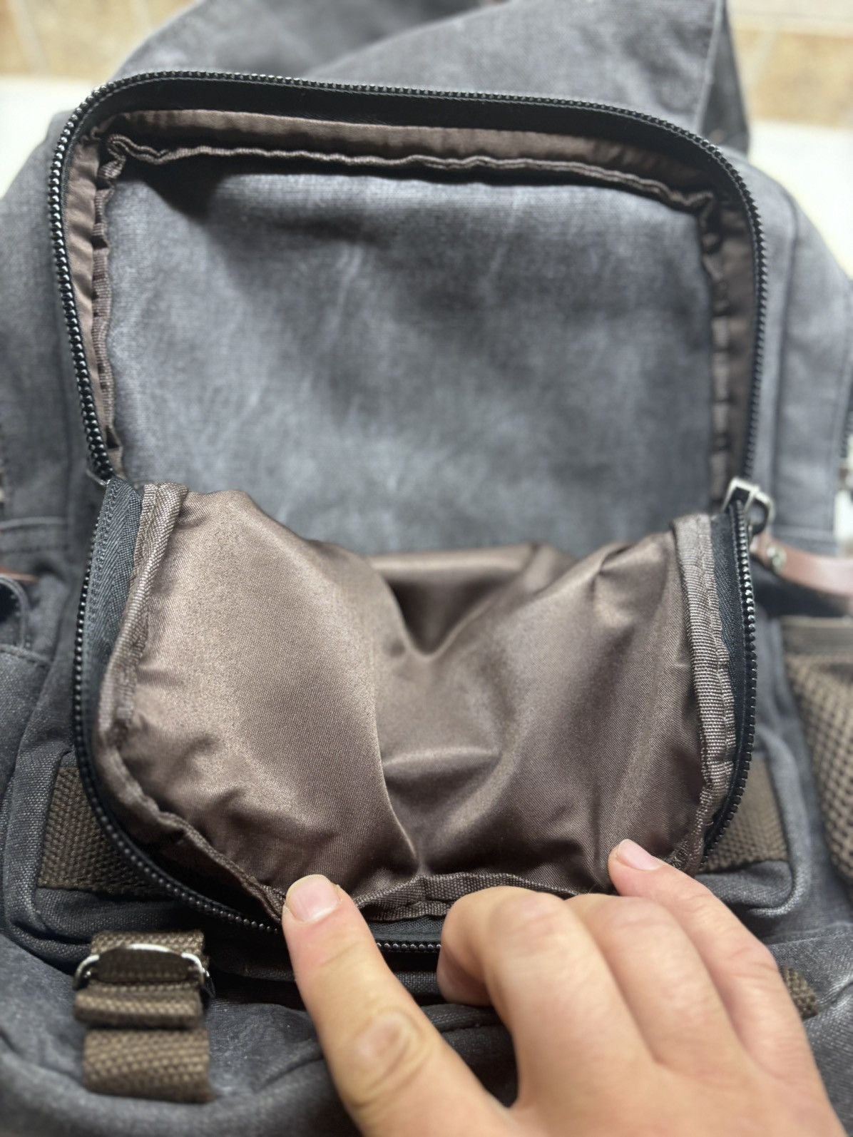 Other two in one duffle bag and backpack. Ingenious rare. Size ONE SIZE - 16 Thumbnail