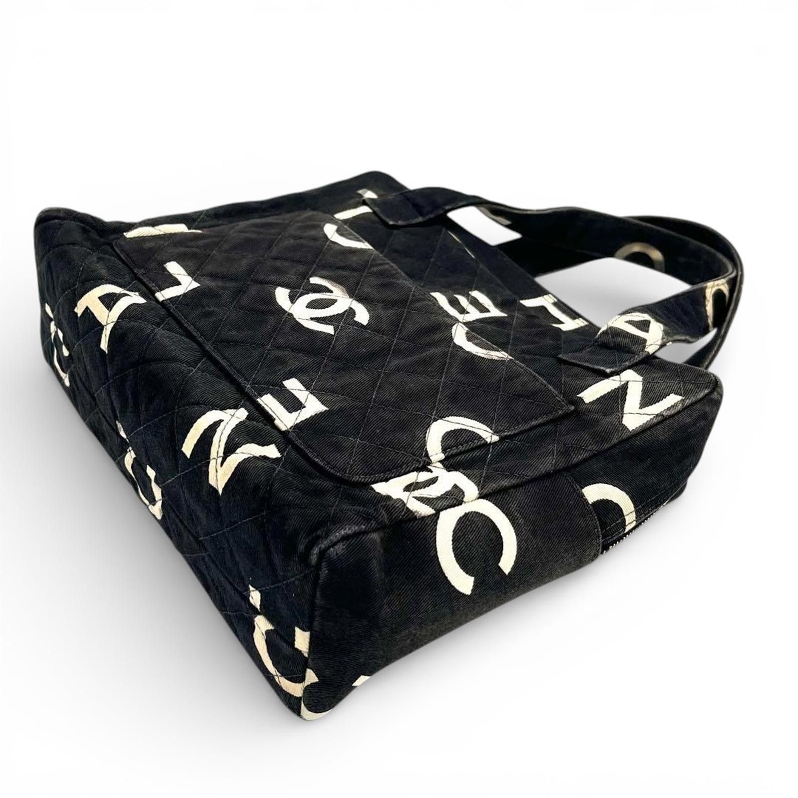 Chanel Chanel - Black Quilted Logo Print Handbag Size ONE SIZE - 3 Thumbnail