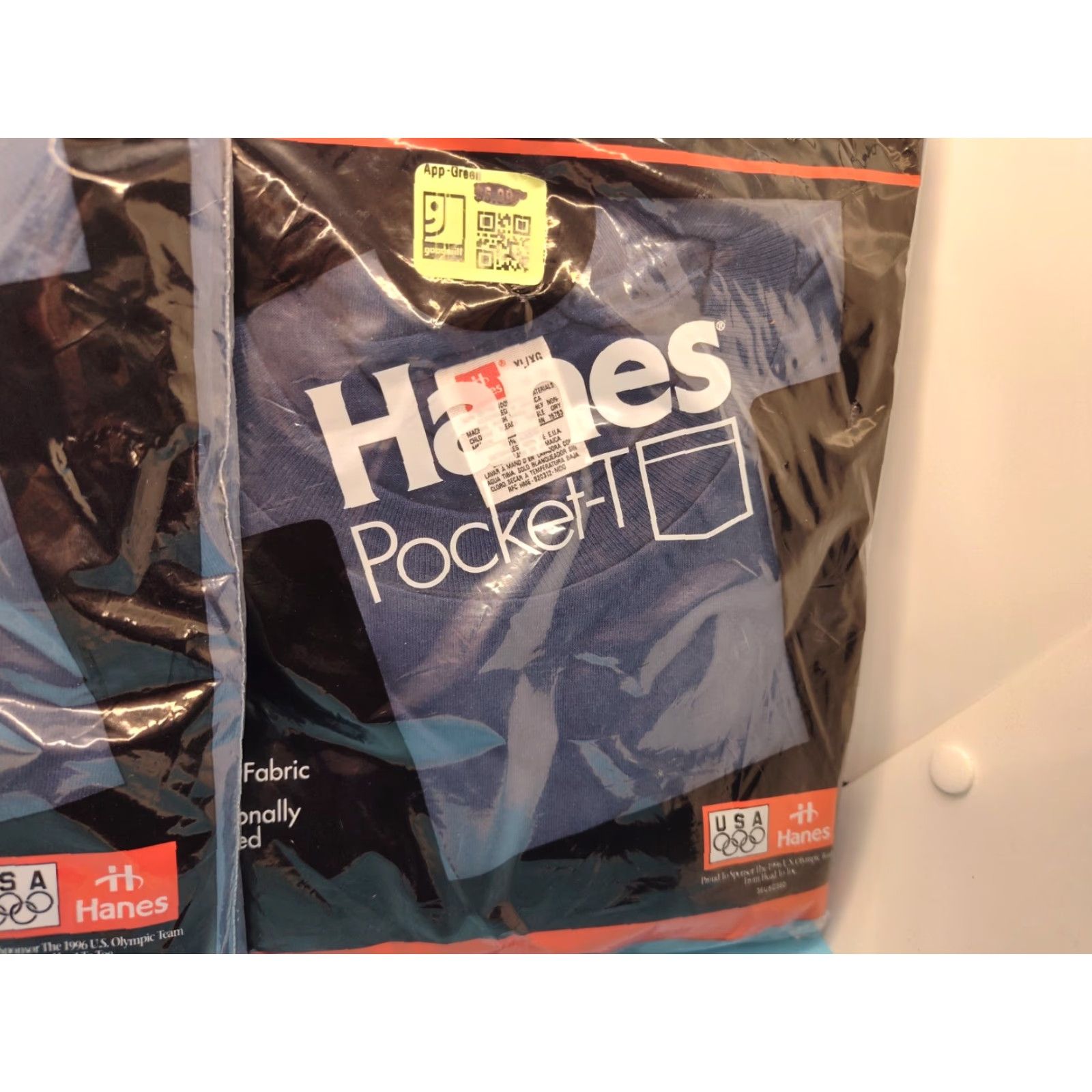 Hanes VINTAGE Hanes T-Shirt Men XL Navy Blue Pocket Short Sleeve 90s Cotton Factory Sealed Lot of 2 Size US XL / EU 56 / 4 - 5 Thumbnail