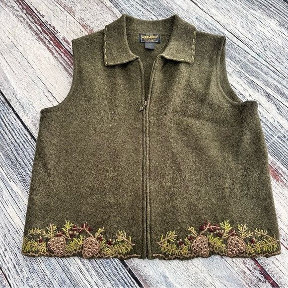 Woolrich Woolen Mills Vintage Woolrich 100% Wool Olive Pine Cone Embroidered Women Size M / US 6-8 / IT 42-44 - 2 Thumbnail