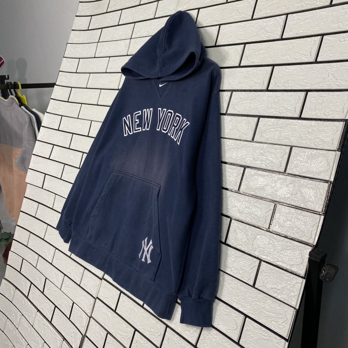 Nike 🔥SUN FADED DISTRESSED HOODIE NIKE MLB NEW YORK Size US M / EU 48-50 / 2 - 2 Thumbnail