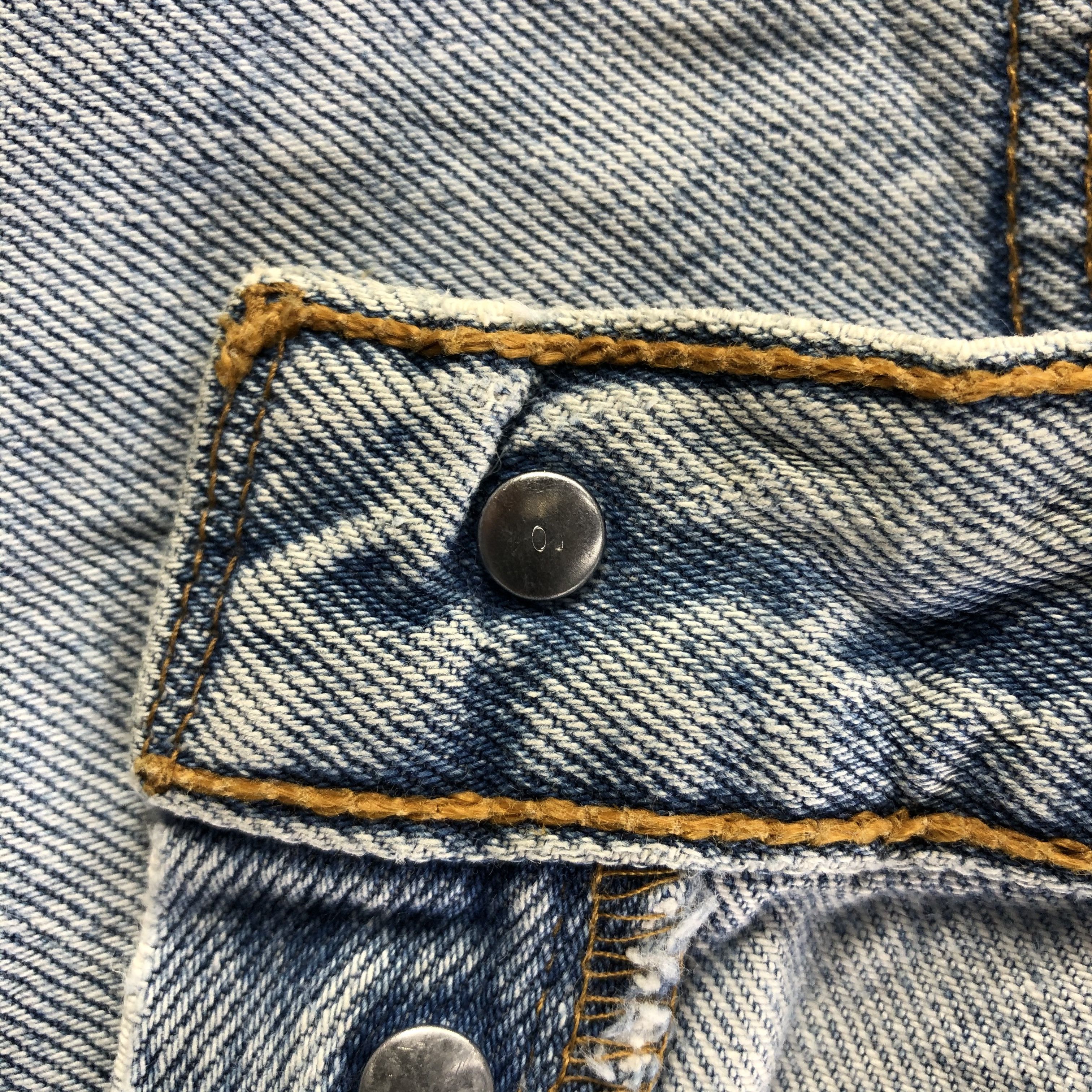 Levi's Vintage 90s Light Wash Levis 501 Jeans-J3812 Size US 29 - 10 Thumbnail