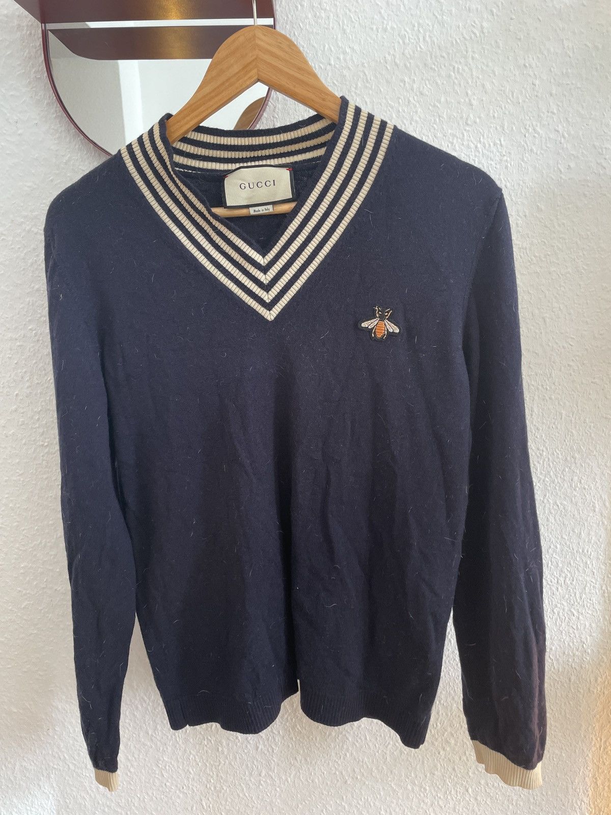 Gucci Bee embroidery V-neck sweater Size US M / EU 48-50 / 2 - 1 Thumbnail