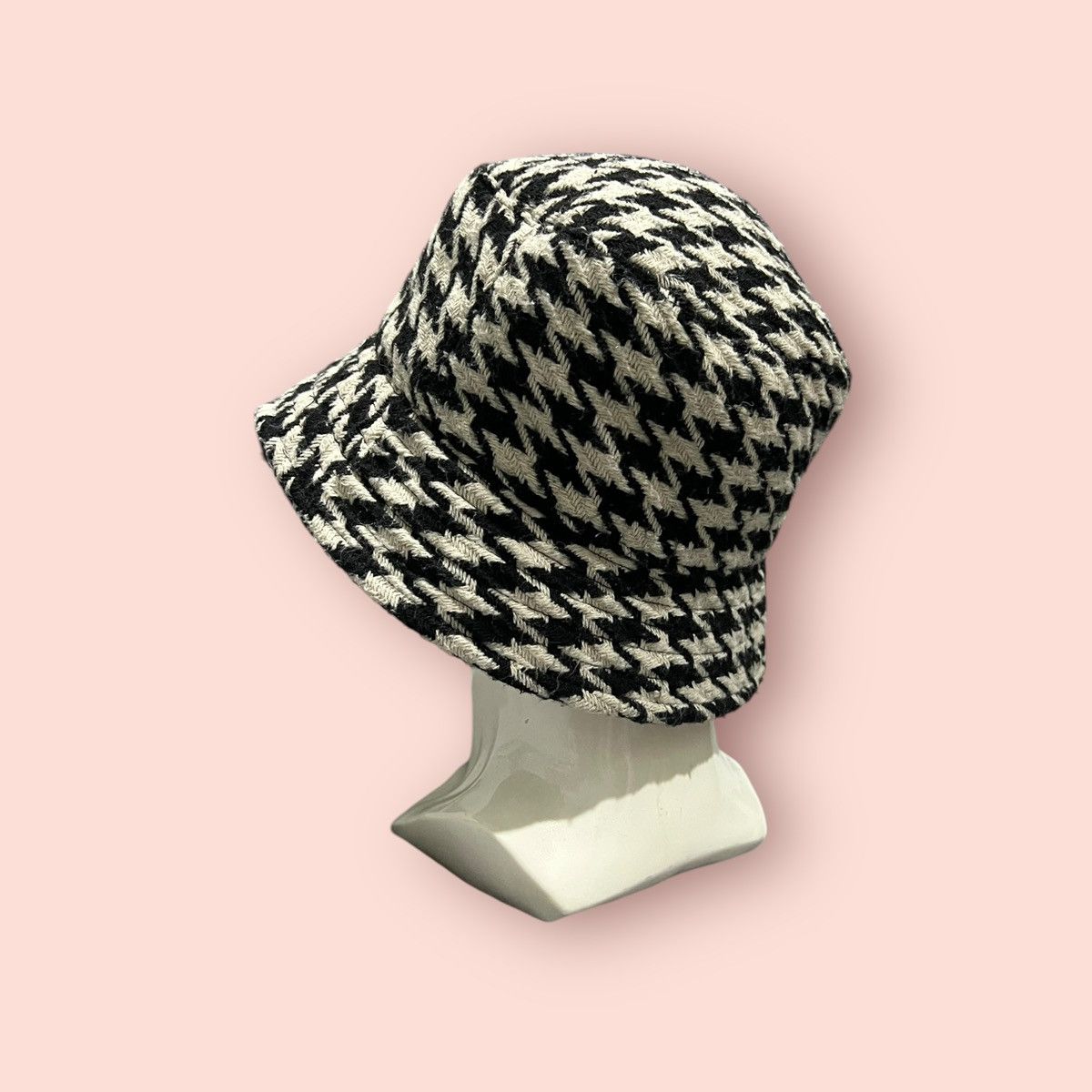 Edition Japan × H&M × L.O.G.G. VINTAGE H&M HOUNDSTOOTH BUCKET HAT Size ONE SIZE - 8 Thumbnail