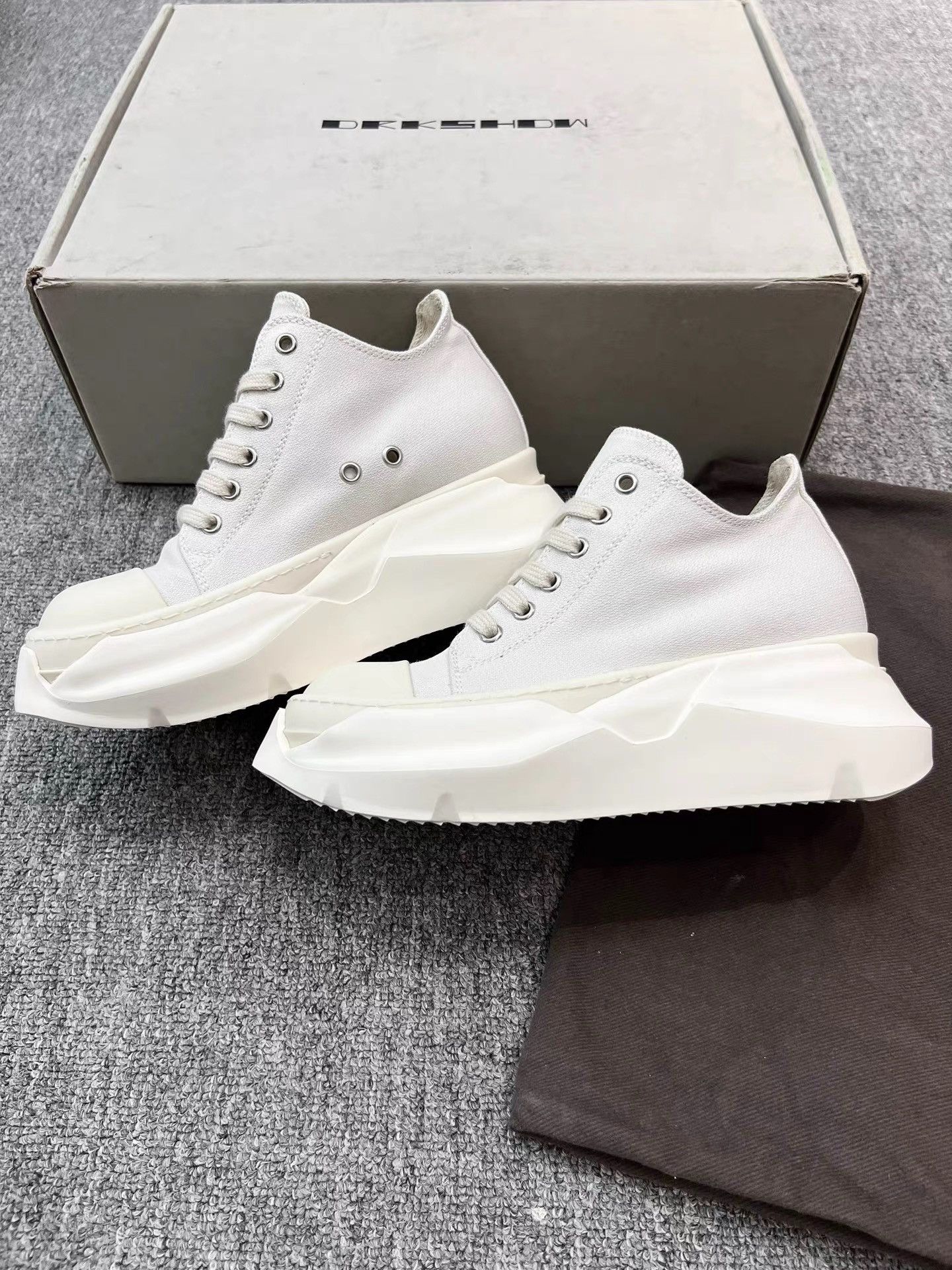 Rick Owens Rick Owens DRKSHDW Rare Off-White Tank Sole Ramones K34 Size US 5 / IT 35 - 2 Thumbnail