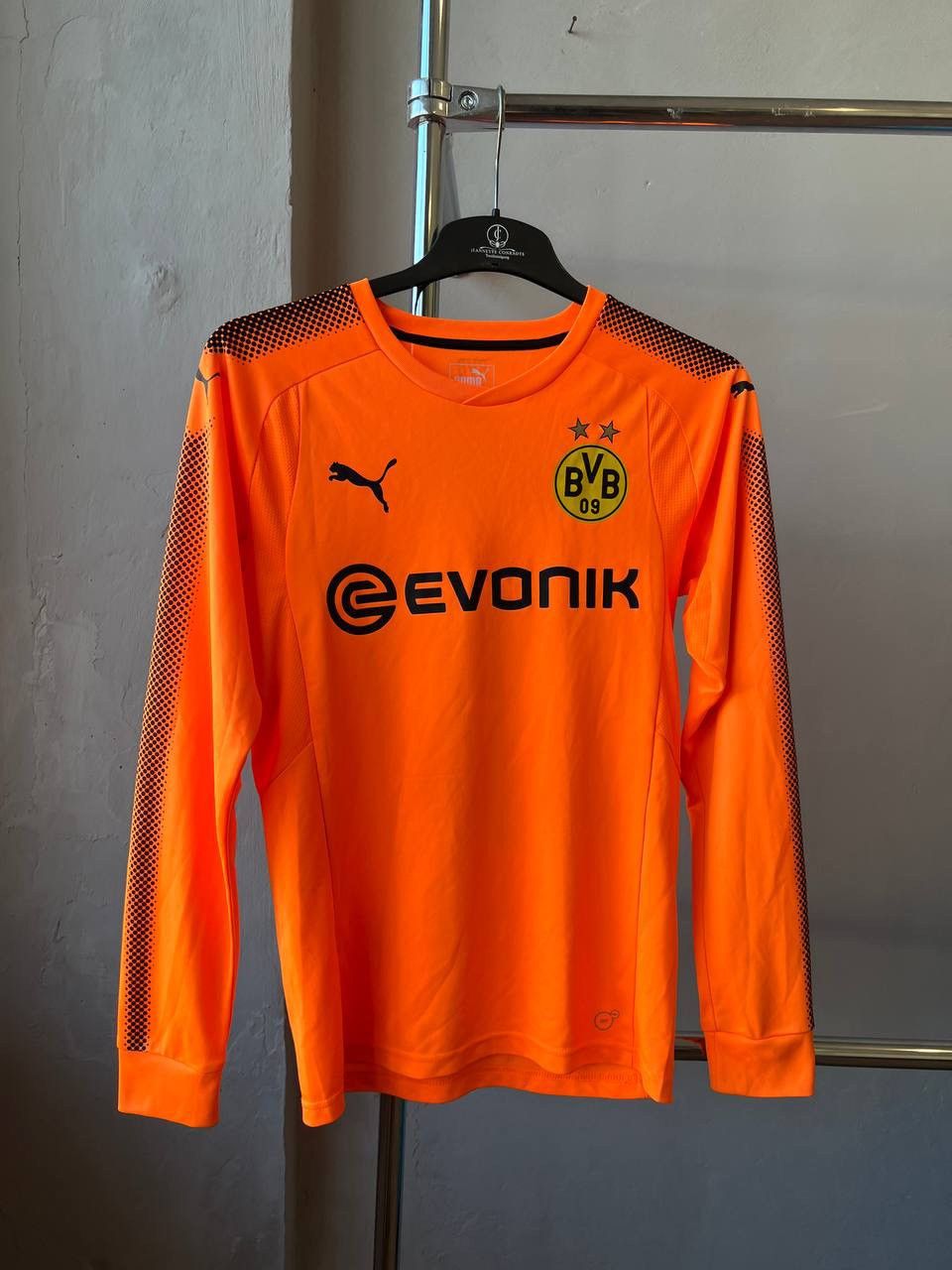 Puma 2017/18 BORUSSIA DORTMUND #38 BURKI GK SOCCER JERSEY/SHORTS Size US S / EU 44-46 / 1 - 3 Thumbnail