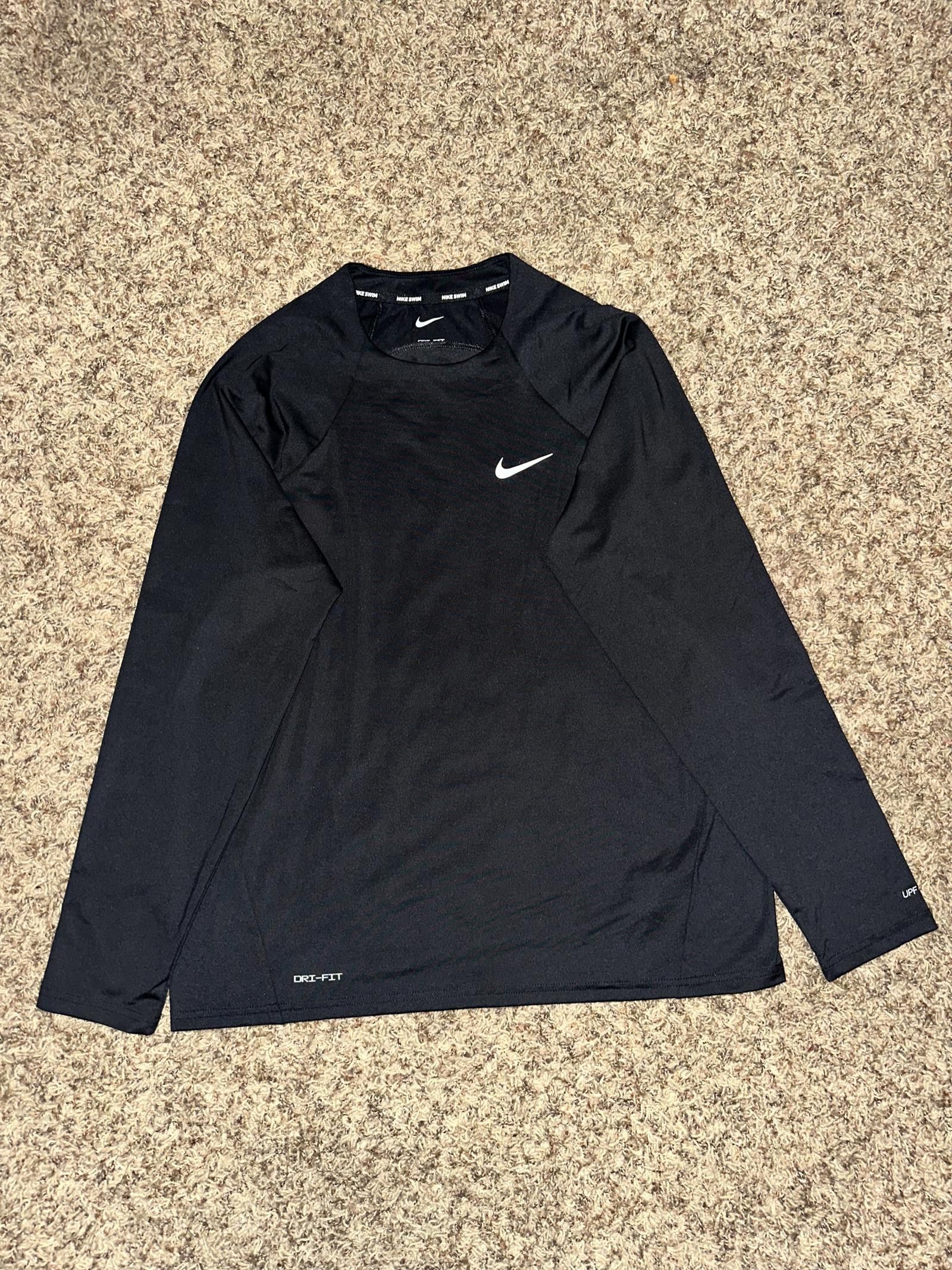Nike Essential Women's Long-Sleeve Hydroguard Swim Shirt
