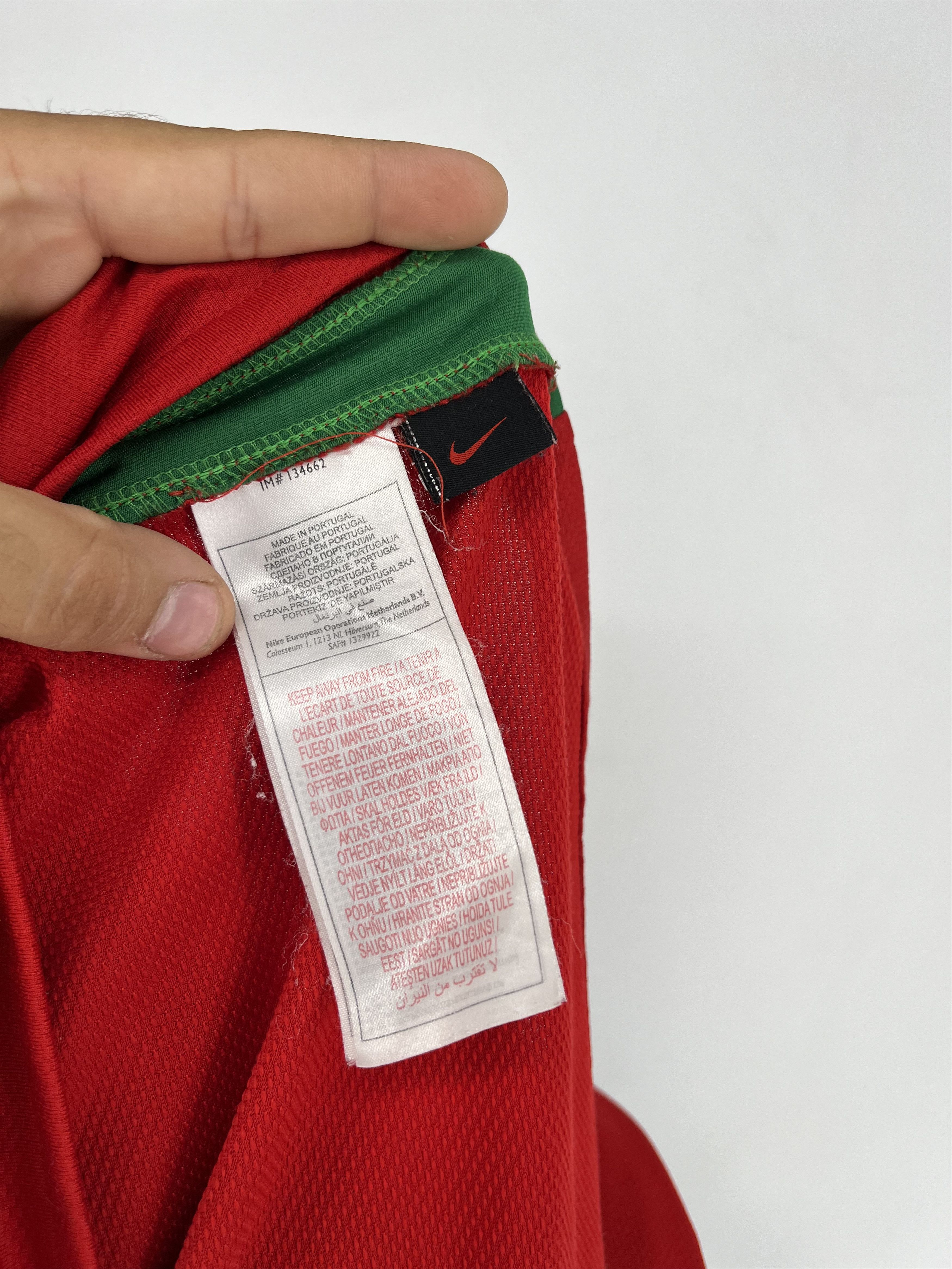 Other Vintage Nike Y2K Portugal Home jersey Shirt 00S Size US L / EU 52-54 / 3 - 14 Thumbnail