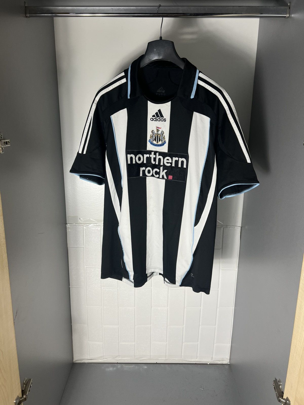 Vintage VERY RARE ADIDAS FC NEW CASTLE UNITED ENGLAND SOCCER JERSEY Size US L / EU 52-54 / 3 - 3 Thumbnail
